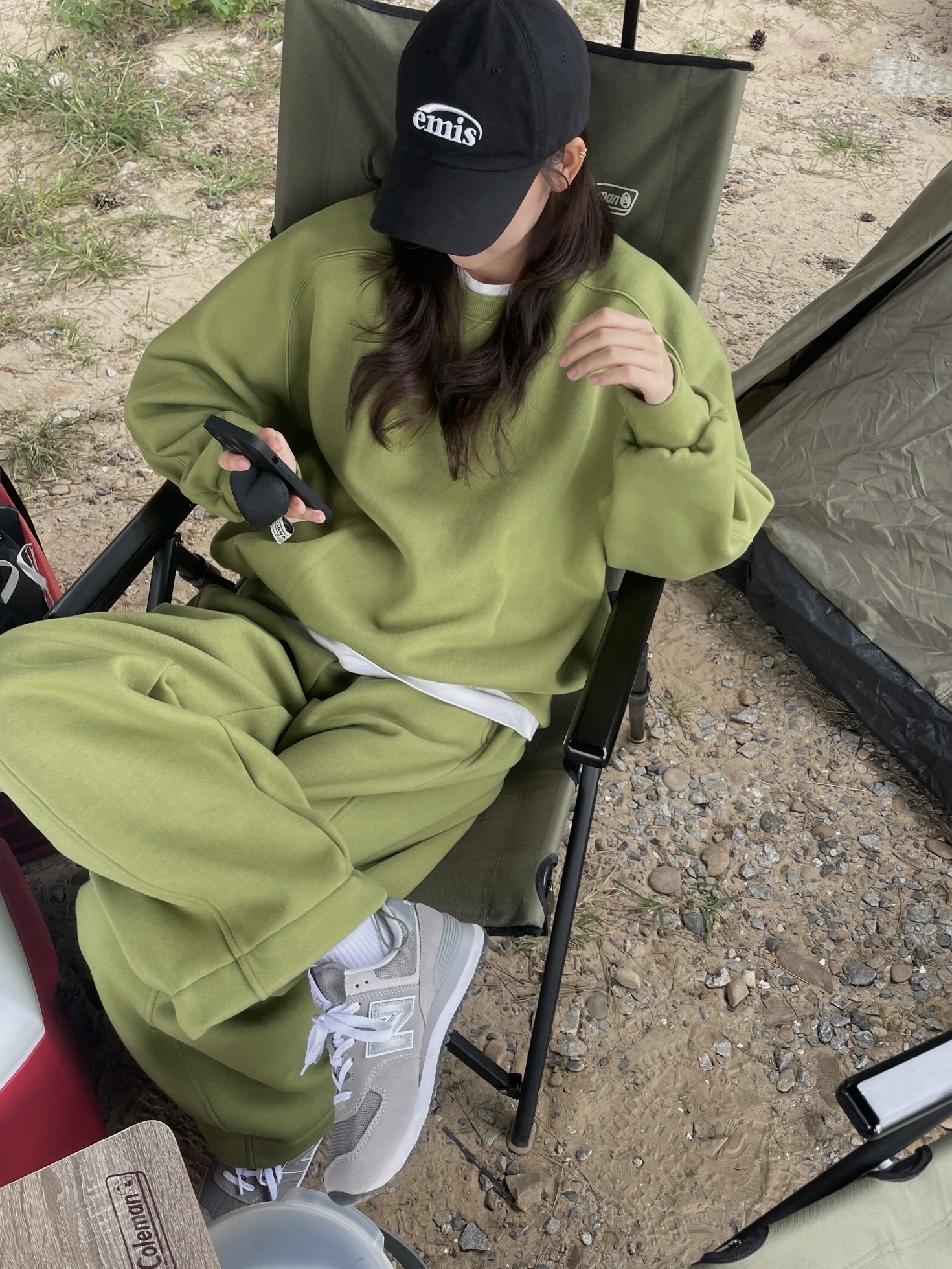Emis New Logo Emis Cap Black, New Balance 574 Worn By Anyone Grey - D Standard 착용 스타일 - 1