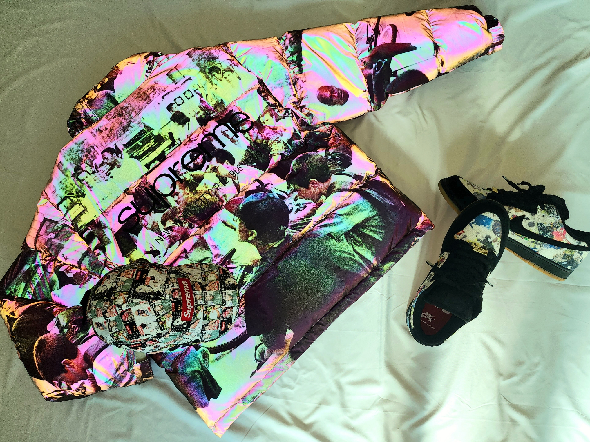 Supreme Magazine Camp Cap Multicolor - 23SS, Nike x Supreme SB Dunk Low QS Rammellzee Black 착용 스타일 - 4