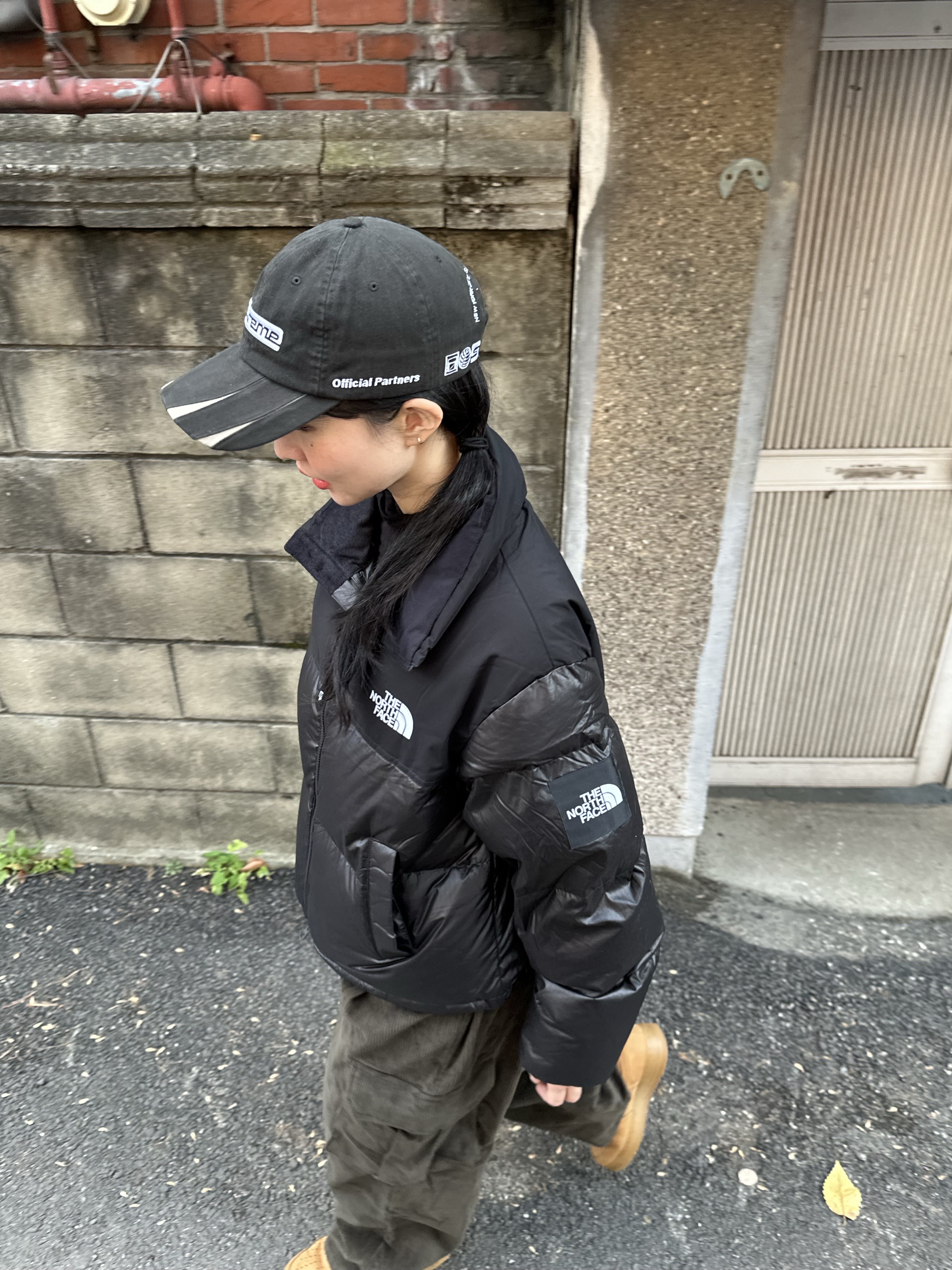 (W) The North Face White Label Novelty Nuptse Down Jacket Black, Supreme Jagged Visor 6-Panel Black - 23FW 착용 스타일 - 2