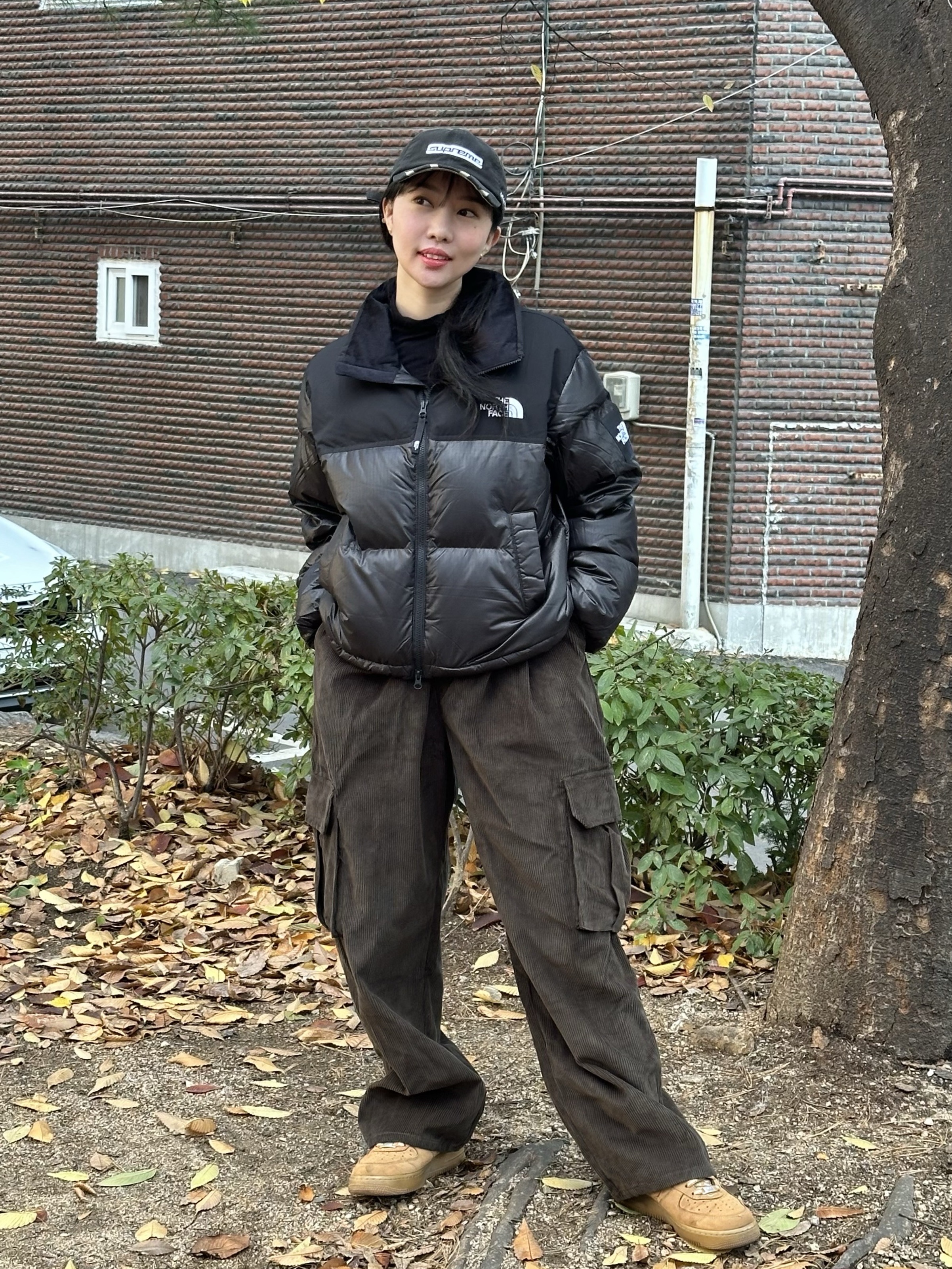 (W) The North Face White Label Novelty Nuptse Down Jacket Black, Supreme Jagged Visor 6-Panel Black - 23FW 착용 스타일 - 1