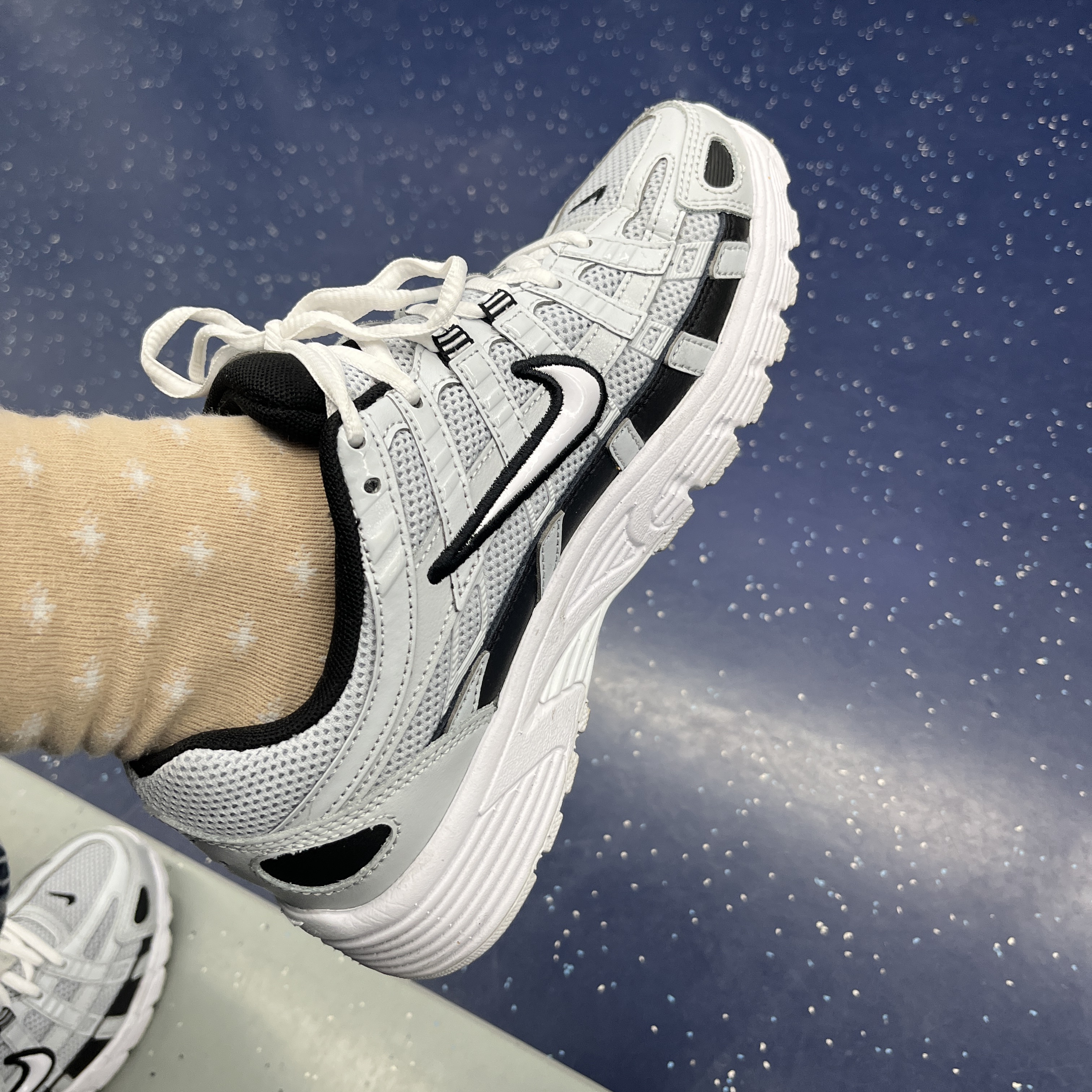 Nike P-6000 Pure Platinum 착용 스타일