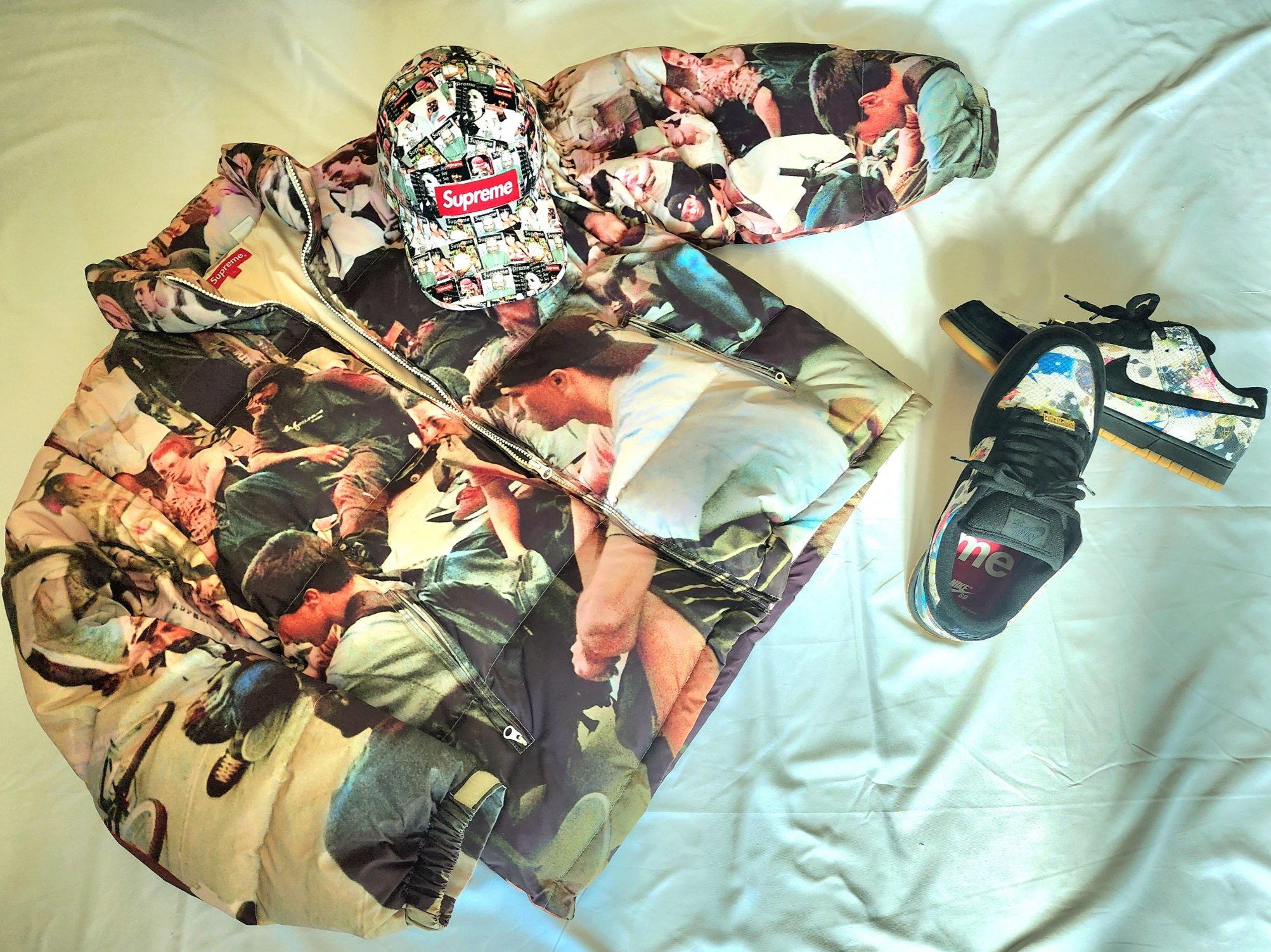 Supreme Magazine Camp Cap Multicolor - 23SS, Nike x Supreme SB Dunk Low QS Rammellzee Black 착용 스타일 - 1