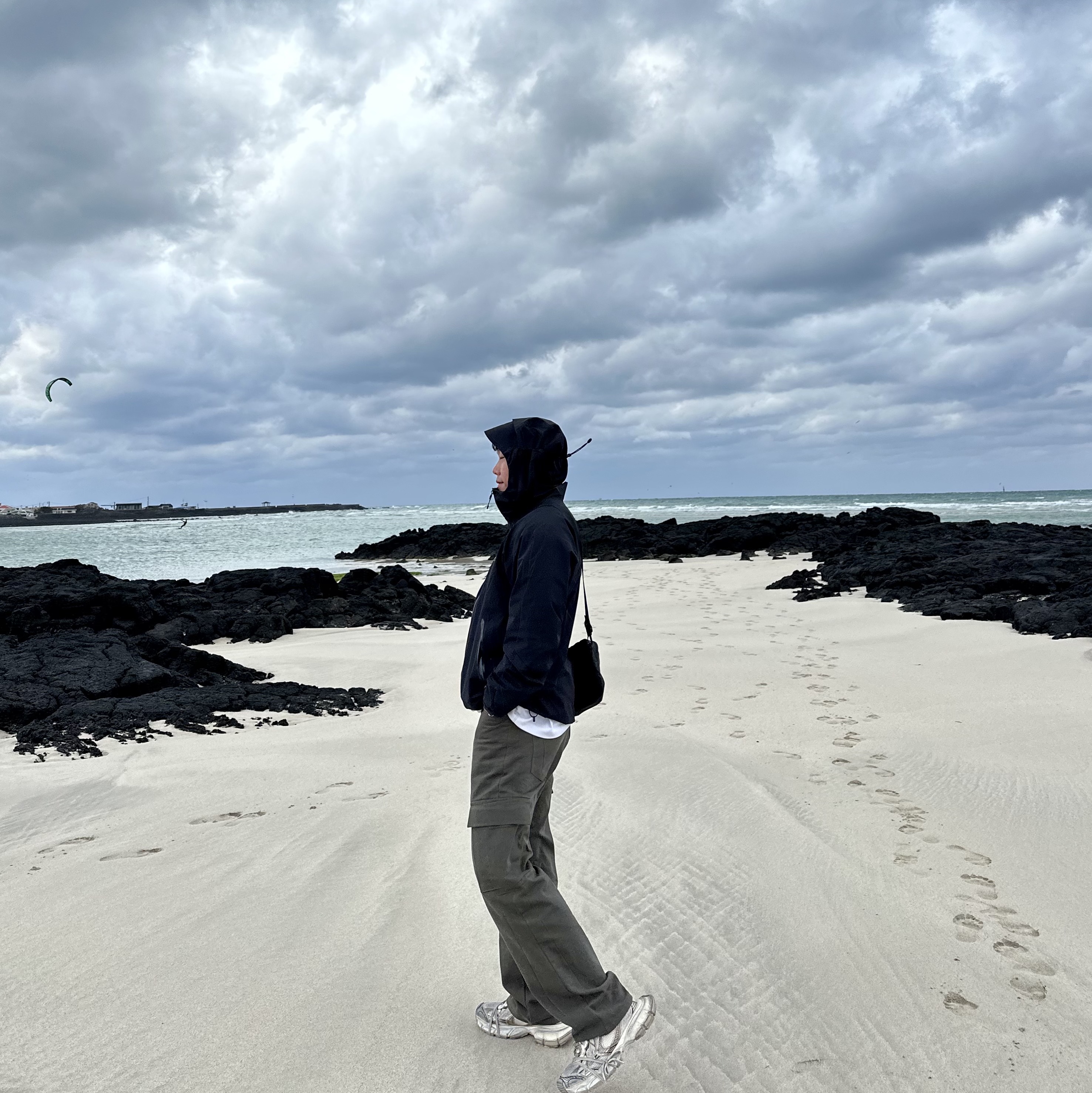 Arc'teryx Beta LT Jacket Black 착용 스타일