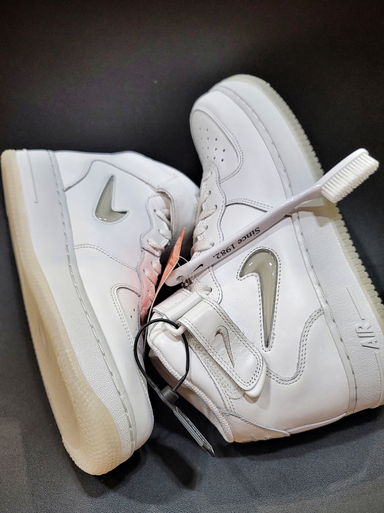 Nike Air Force 1 Mid '07 Color of the Month Summit White 착용 스타일 - 1