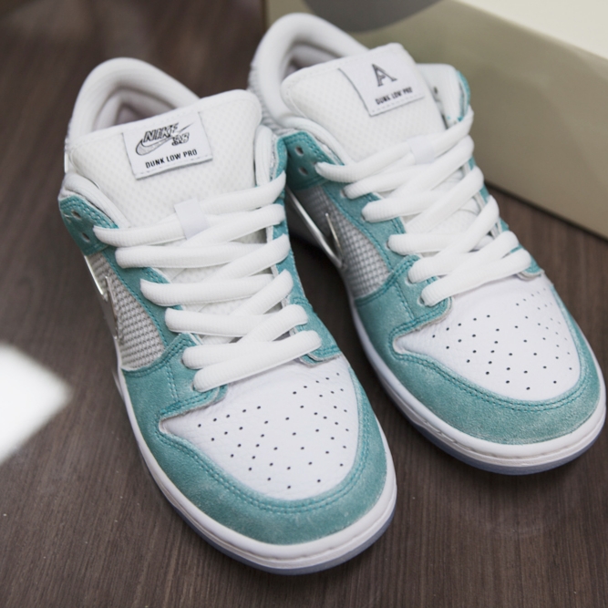 Nike x April Skateboards SB Dunk Low Pro QS Racer Blue Metallic Silver 착용 스타일