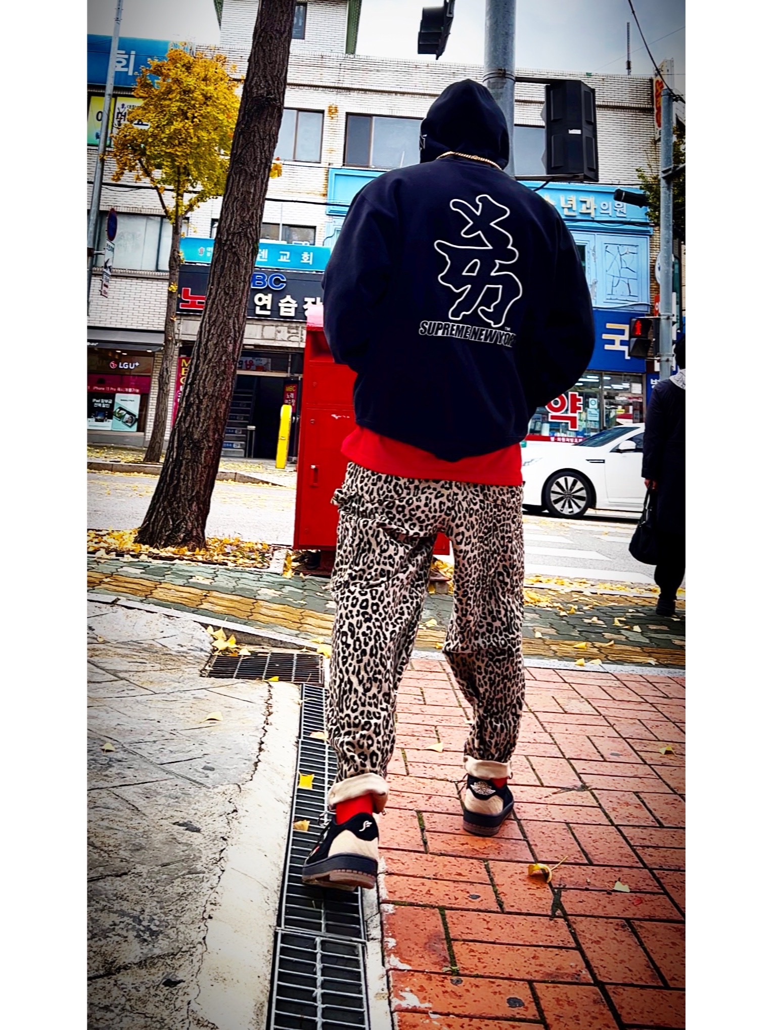 Supreme x New York Yankees Kanji New Era Black - 22FW, Supreme x New York Yankees Kanji Hooded Sweatshirt Black - 22FW 착용 스타일 - 1