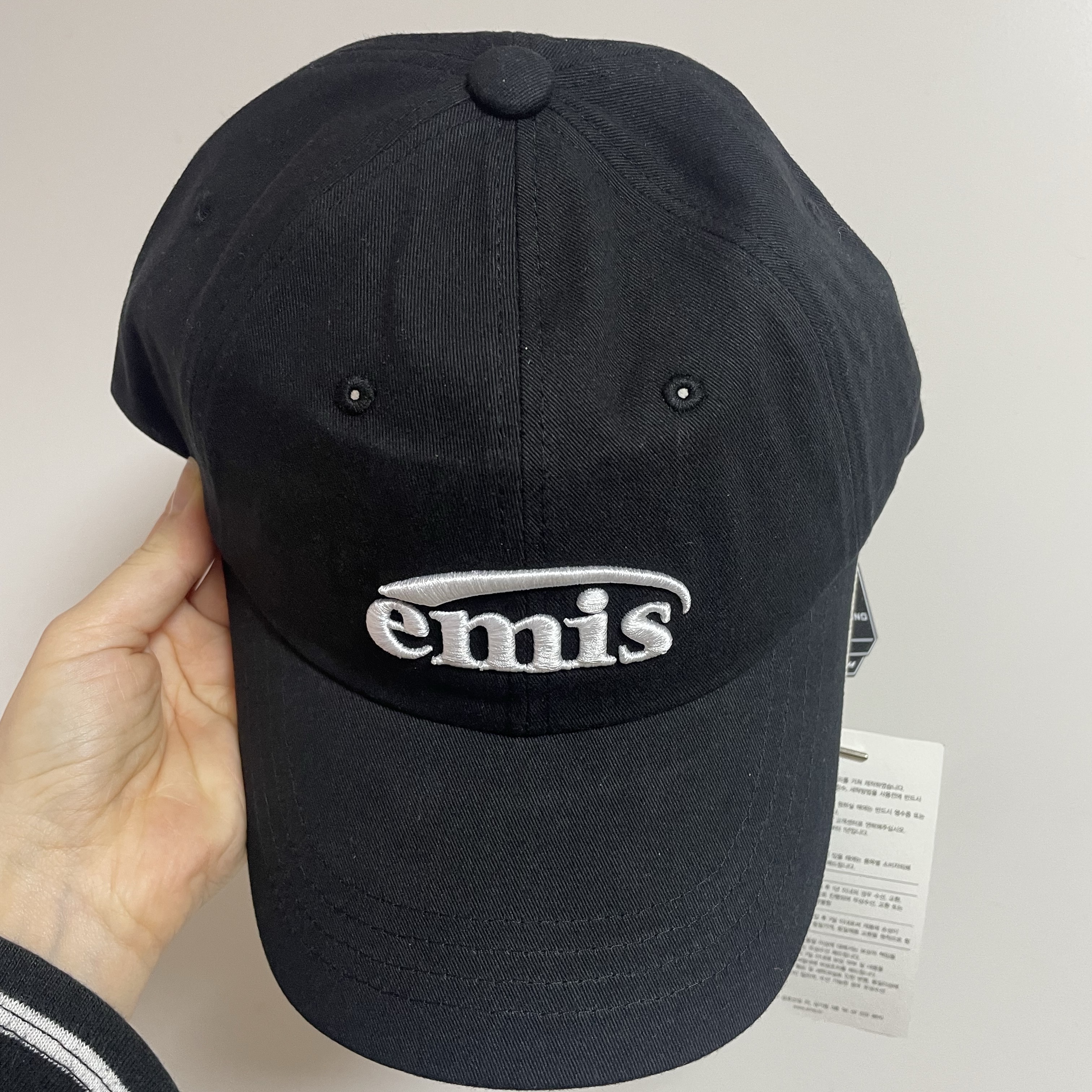 Emis New Logo Emis Cap Black 착용 스타일 - 2
