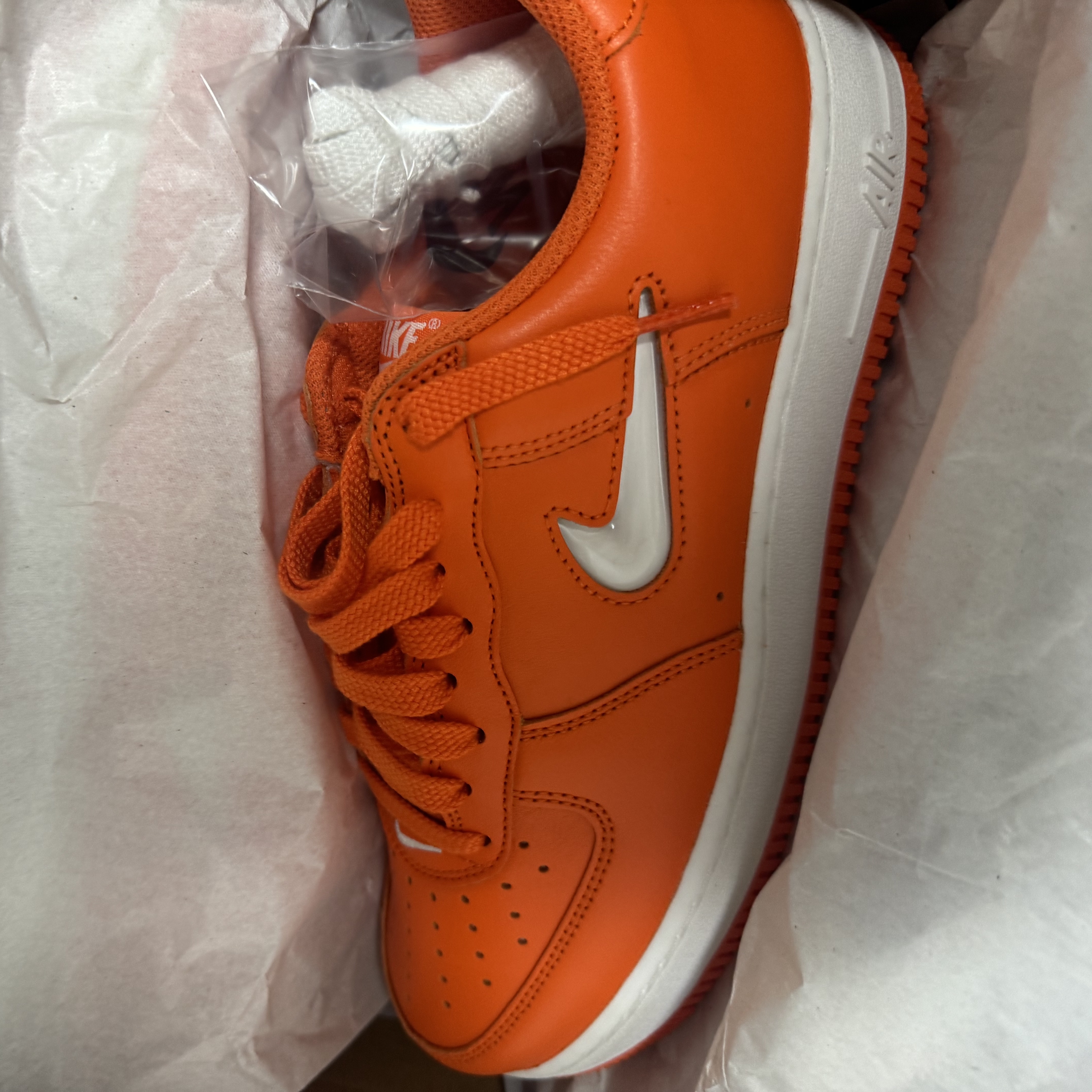Nike Air Force 1 Low Retro Color of The Month Safety Orange 착용 스타일