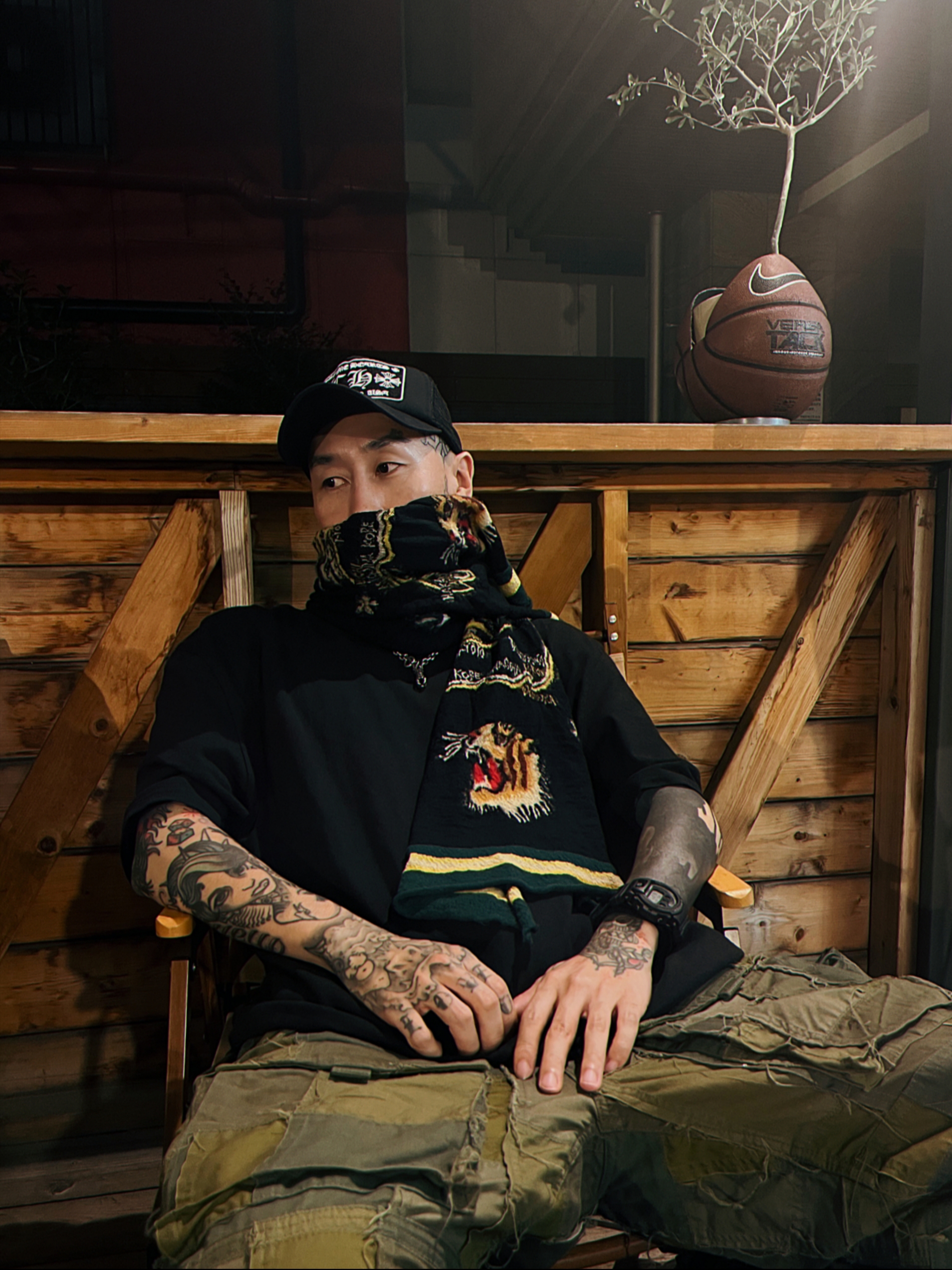 Supreme Skull New Era Black - 21SS, Supreme Contrast Script Varsity Jacket Black - 20FW 착용 스타일 - 2
