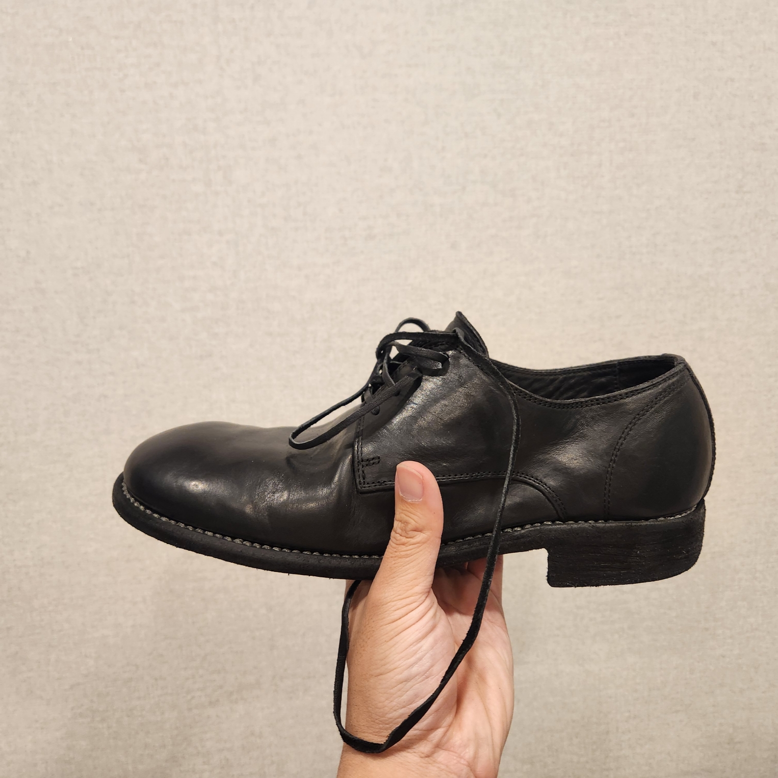 Guidi 992 Horse Full Grain Leather Derby Black 착용 스타일 - 2