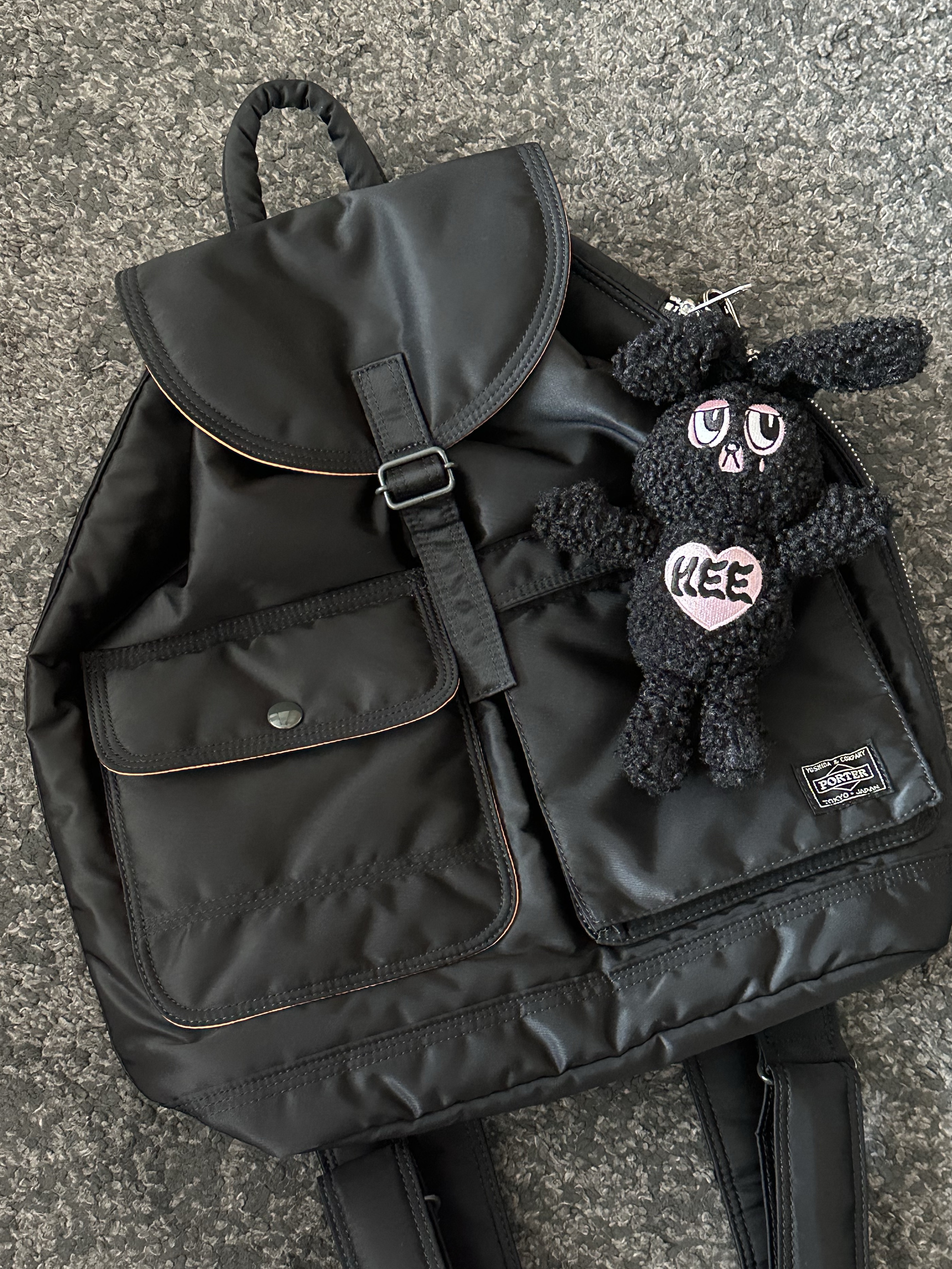 Porter Tanker Backpack Black 착용 스타일 - 1