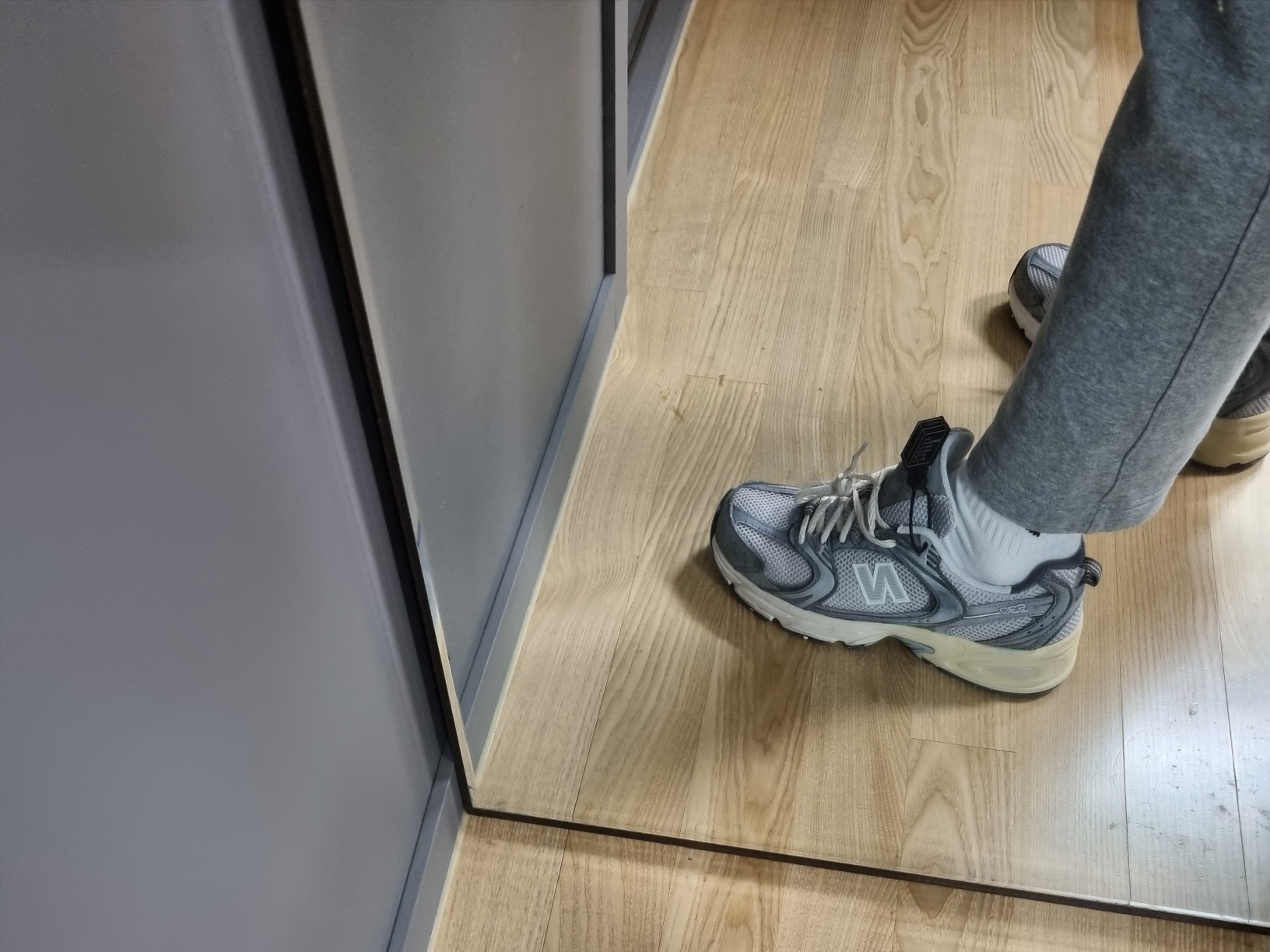 New Balance 530 Premium Vintage Grey Matter 착용 스타일