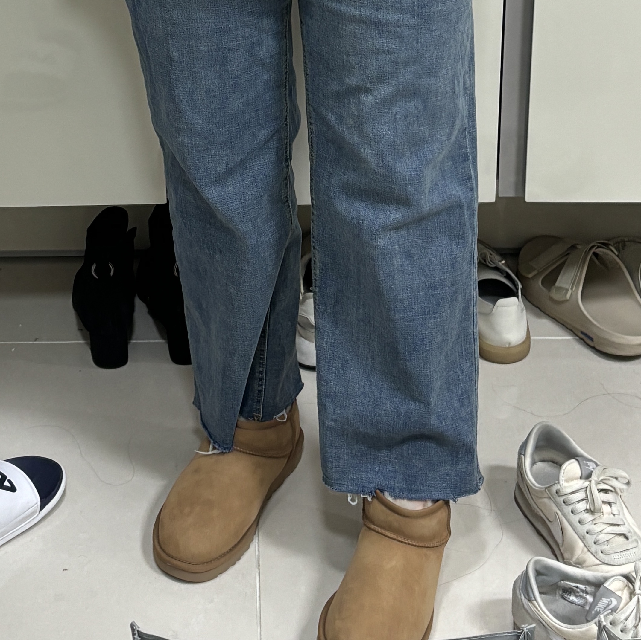 (W) UGG Classic Ultra Mini Boots Chestnut 착용 스타일