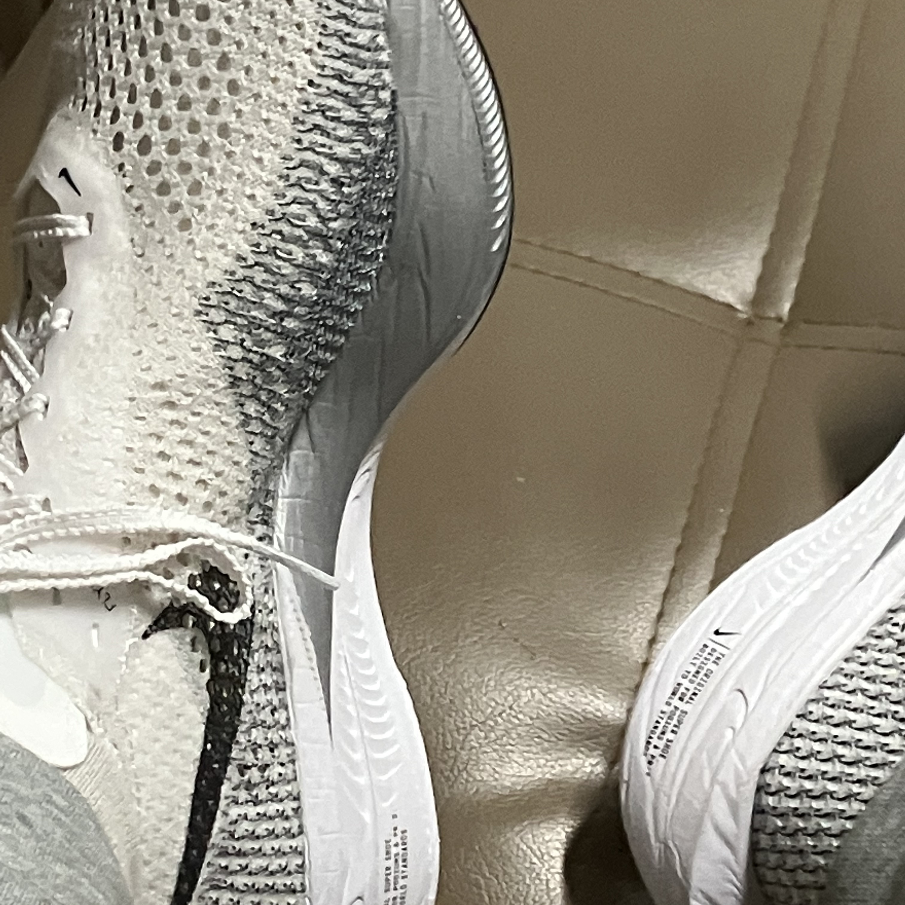 Nike ZoomX Vaporfly Next% 3 White Grey 착용 스타일