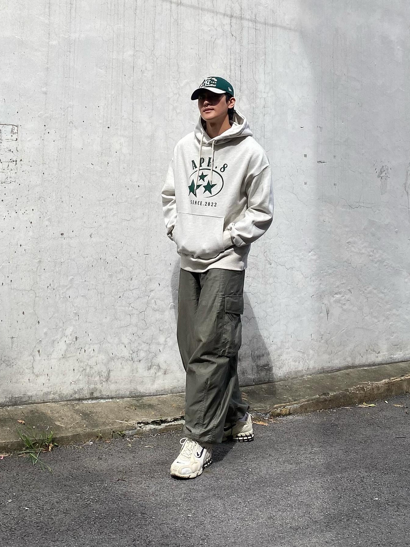 Nike x Stussy Air Zoom Spiridon Cage 2 Fossil 착용 스타일 - 2
