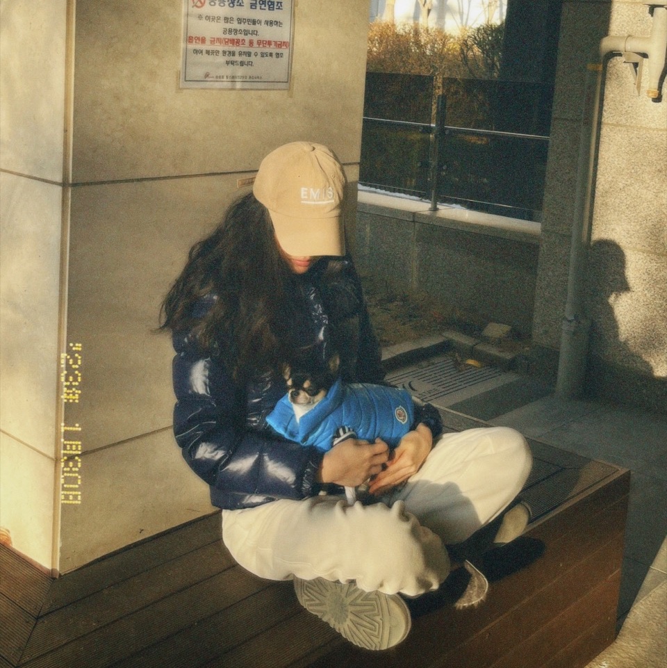 Moncler Maya Short Down Jacket Night Blue - 22FW, (W) UGG Classic Mini II Boots Chestnut 착용 스타일