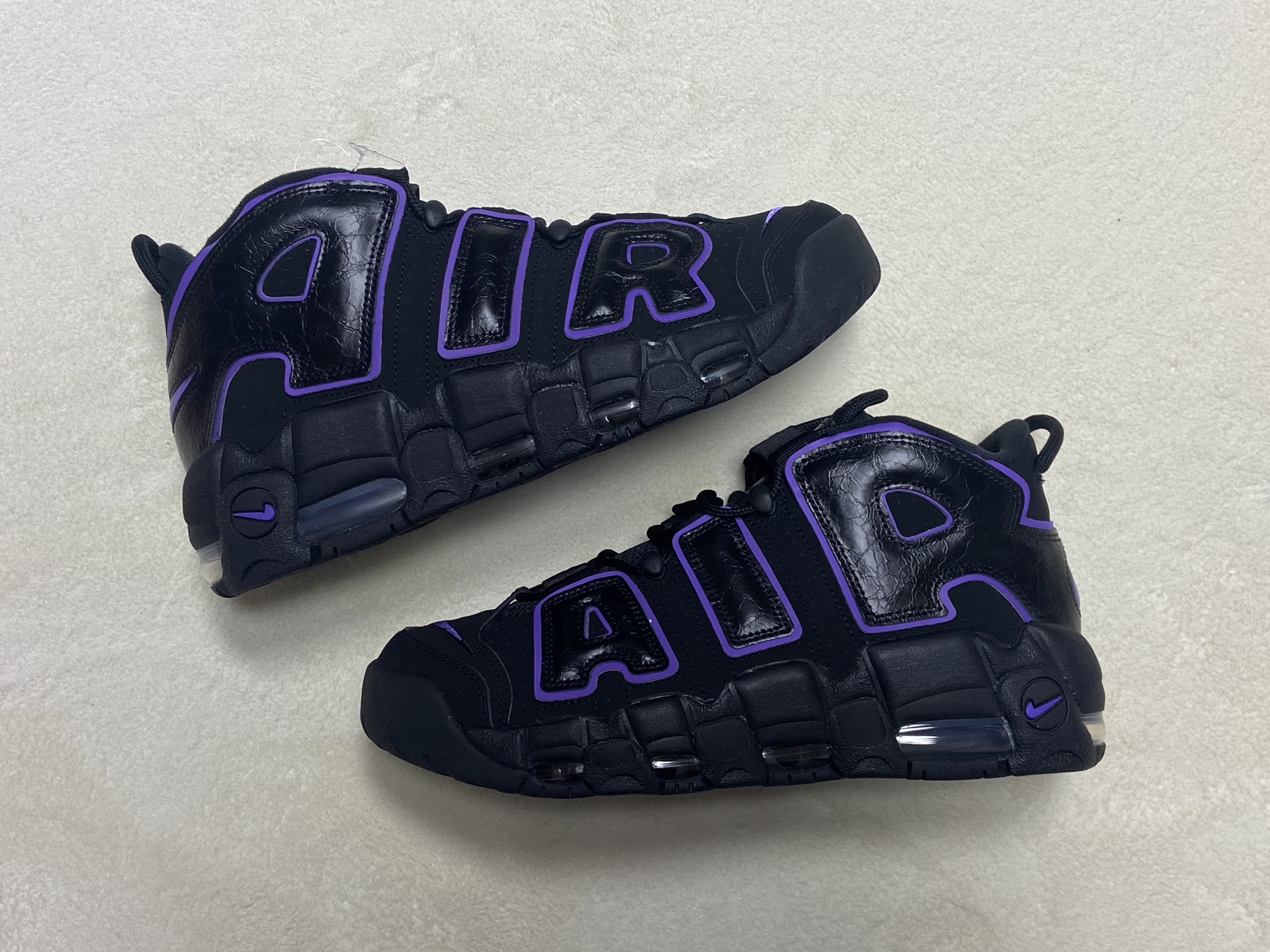 Nike Air More Uptempo 96 Black Action Grape 착용 스타일 - 1
