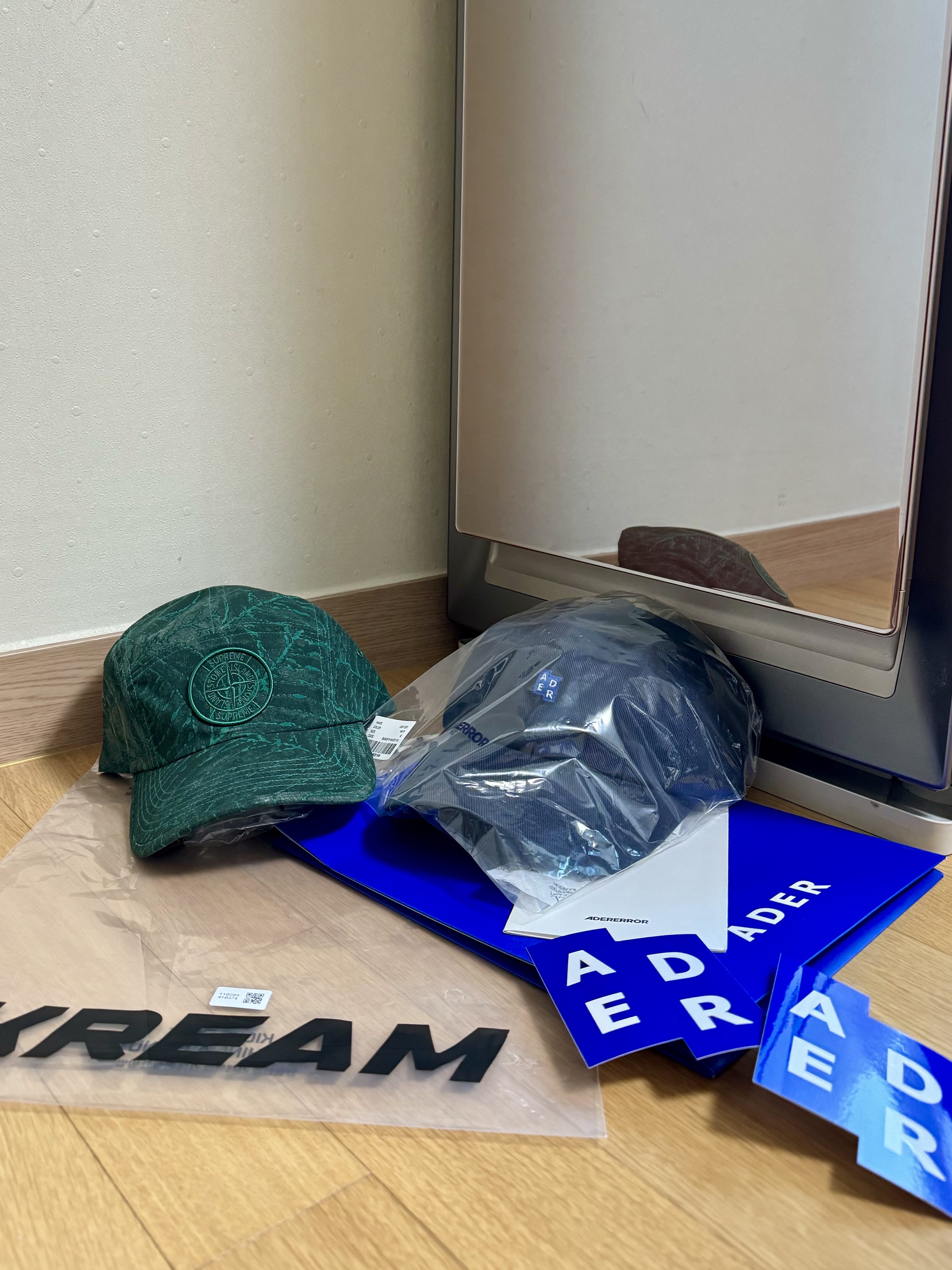 Ader Error Sig; TRS Tag Cap 01 Navy, Supreme x Stone Island Camp Cap Dark Green - 23FW 착용 스타일