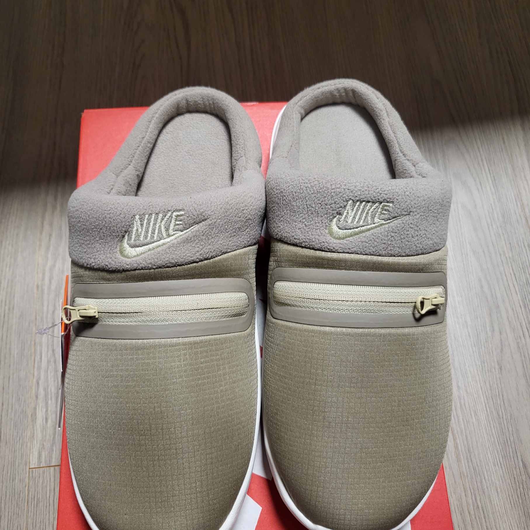 Nike Burrow Khaki Rattan 착용 스타일