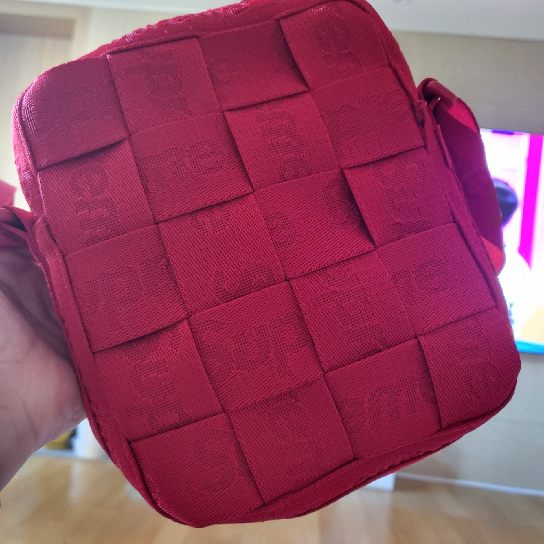 Supreme Woven Shoulder Bag Red - 23SS, Stussy Basic Stussy Hoodie Ash Heather 2022 착용 스타일 - 1