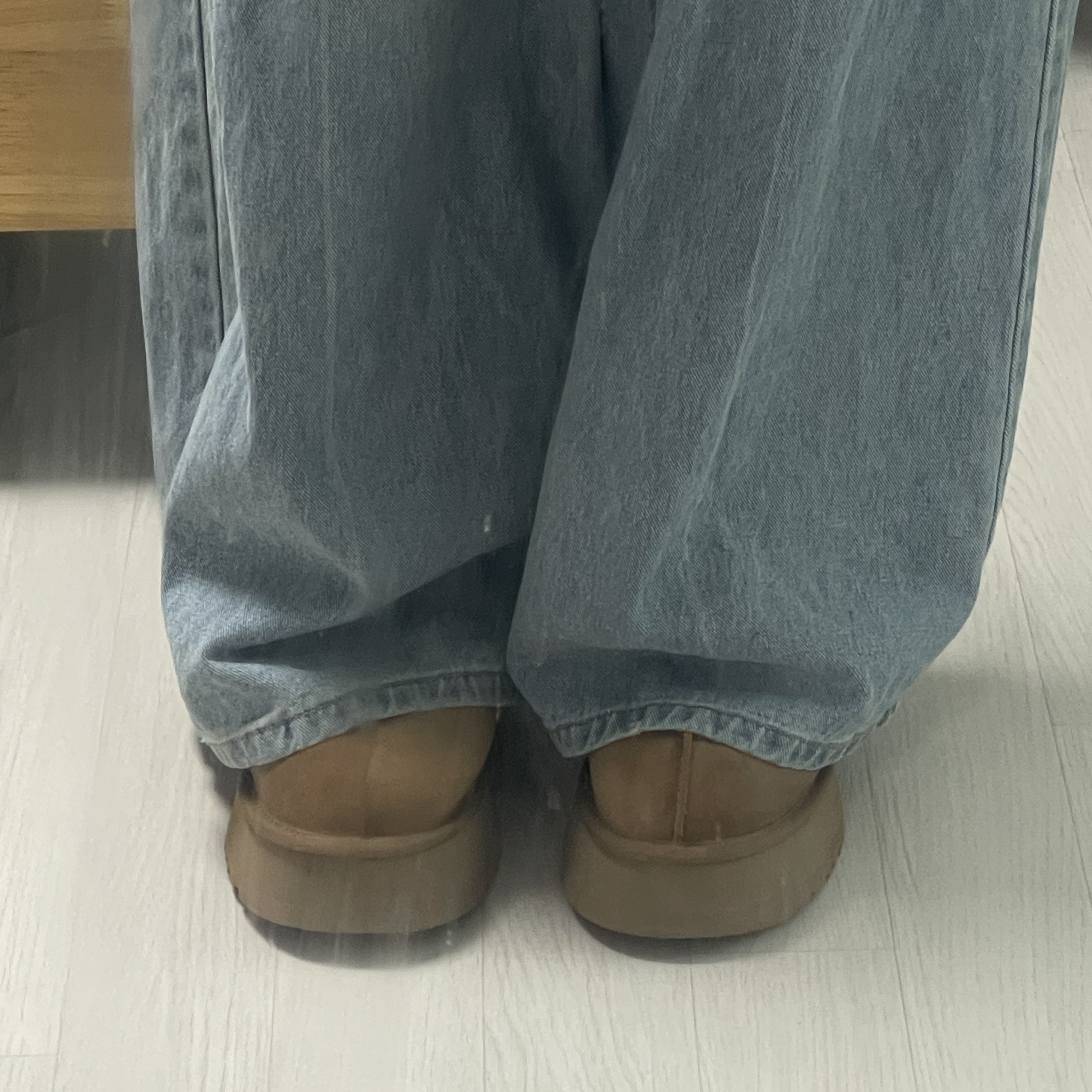 (W) UGG Disquette Slipper Chestnut 착용 스타일 - 2