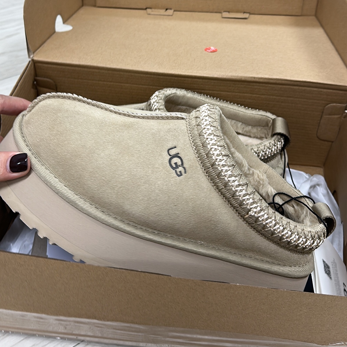 (W) UGG Tazz Slipper Mustard Seed 착용 스타일