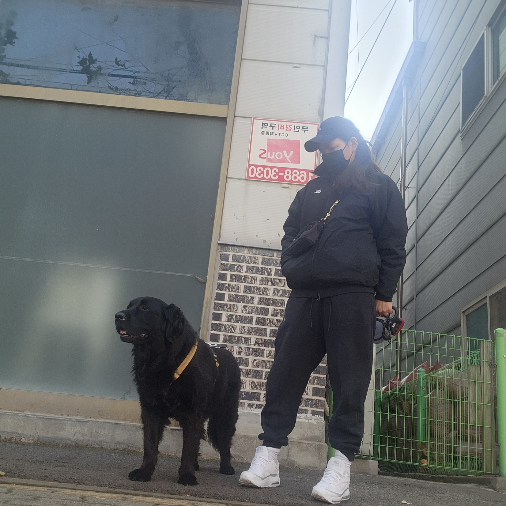Nike Big Swoosh Full Zip Jacket Black Sail, Nike x Serena Williams Design Crew Futura Luxe Crossbody Bag 착용 스타일