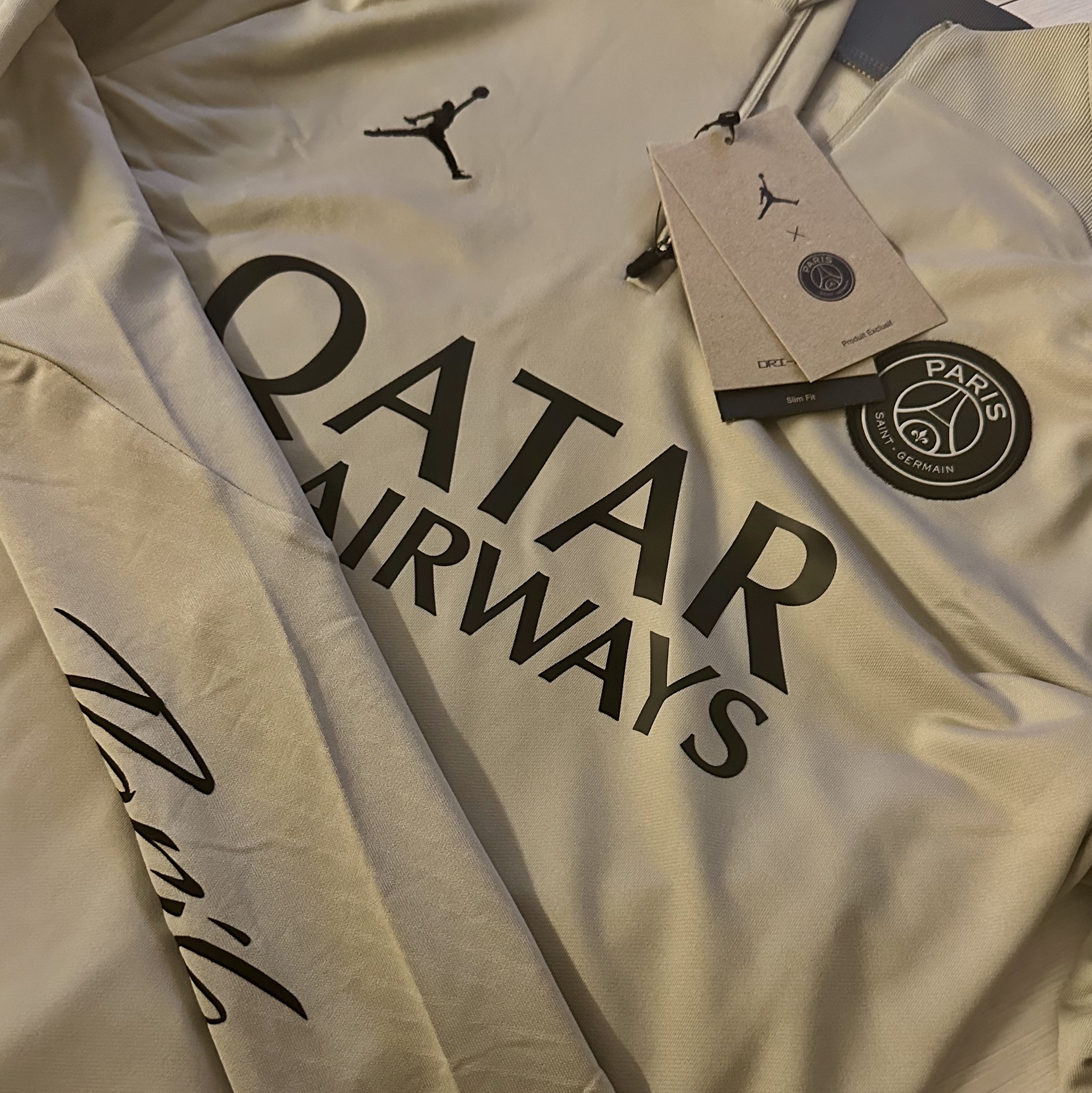 Jordan x Paris Saint-Germain Strike Dri-Fit Knit Soccer Drill Top Stone 착용 스타일