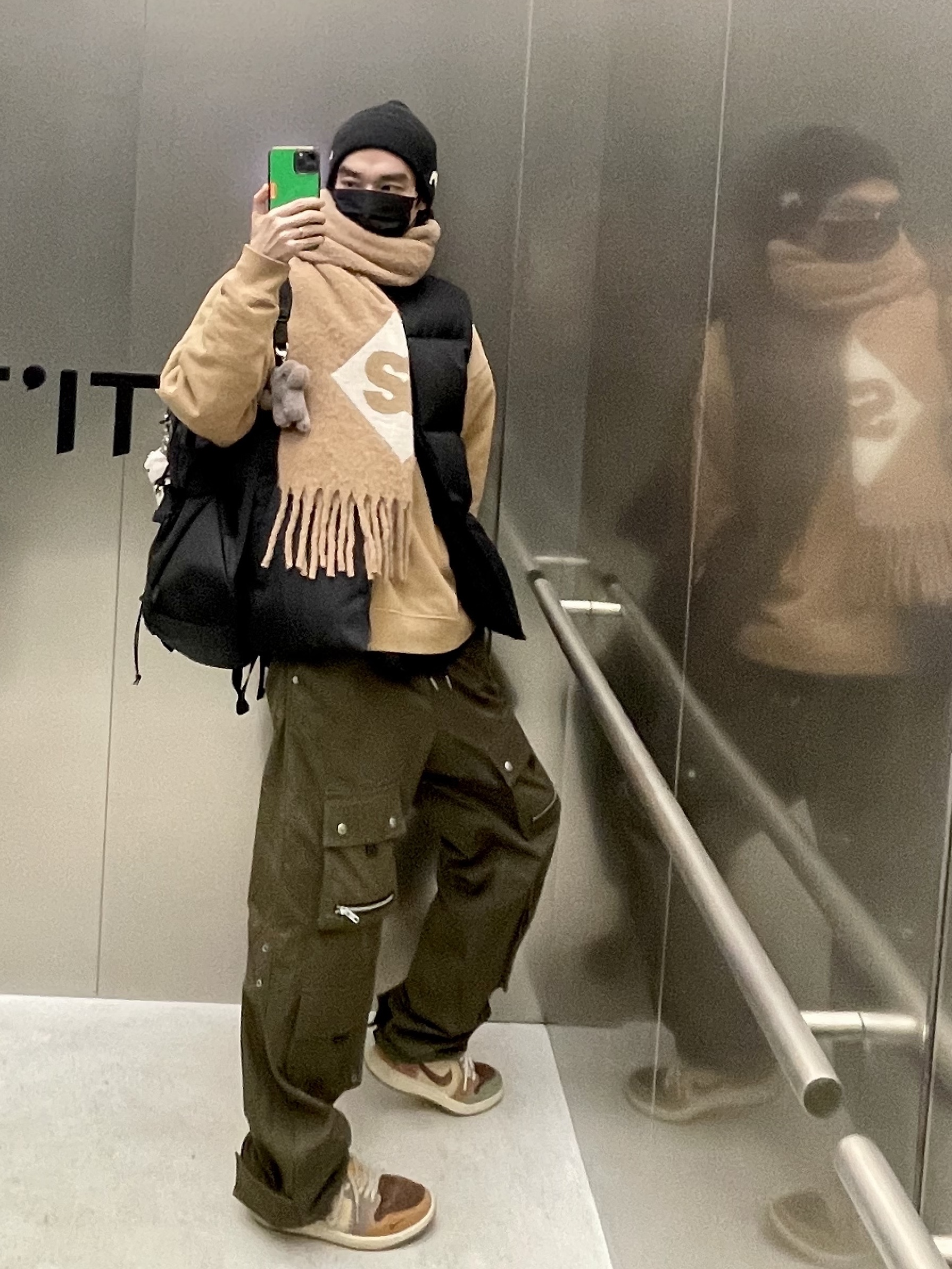 Supreme Backpack Black - 23FW, Ader Error Standic AirPods Max Case Z-Blue 착용 스타일 - 7