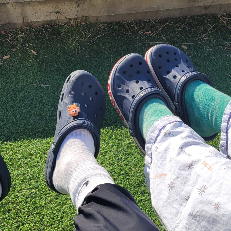 Crocs Bayaband Clog Navy Pepper, Crocs Classic Clog Navy 착용 스타일