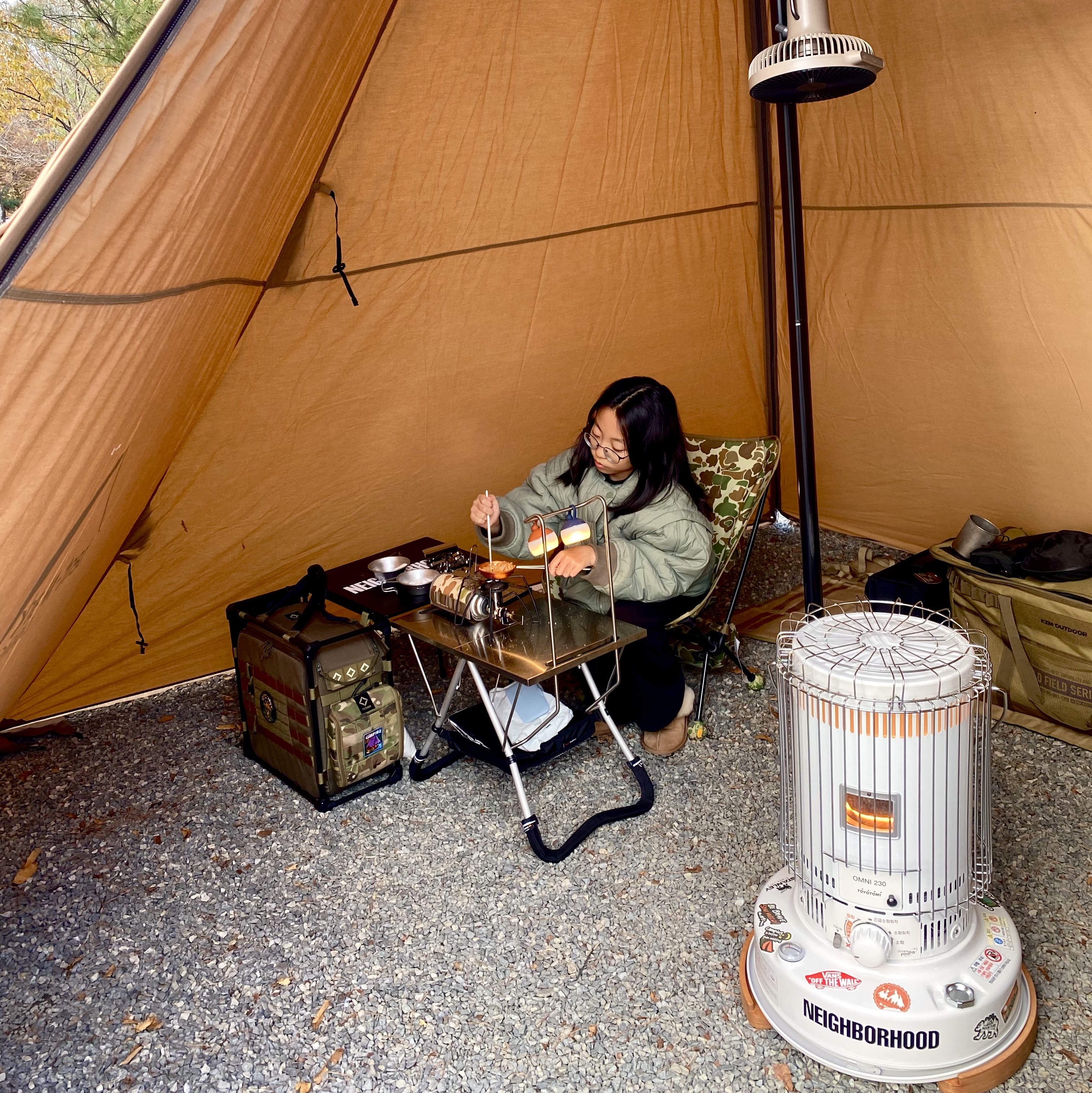 Helinox Tactical Field Office M Military Olive, Snow Peak Pile Driver 착용 스타일 - 2