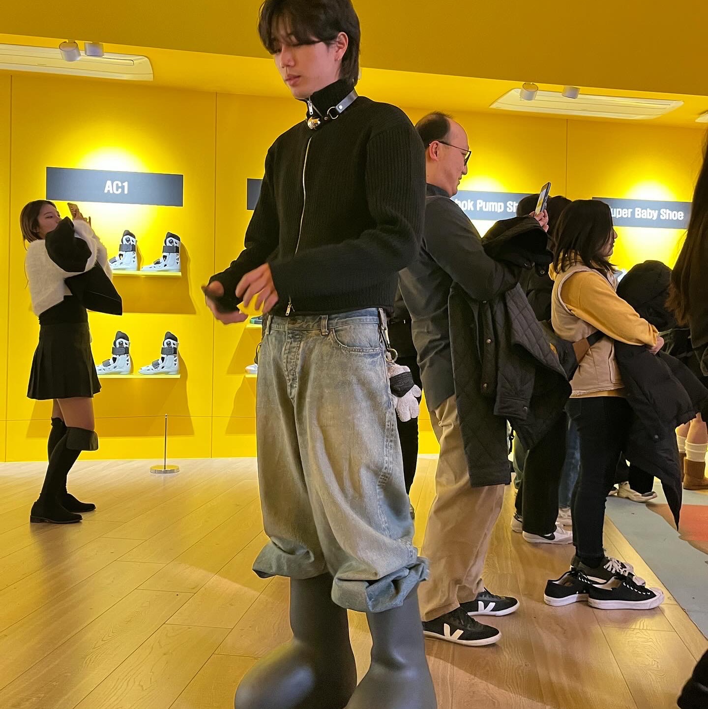 Project G/R BDSM Ball Gag Buckle Knit Zip-Up Black, Balenciaga Large Baggy Jeans in Blue Coated Soft Denim 착용 스타일 - 2