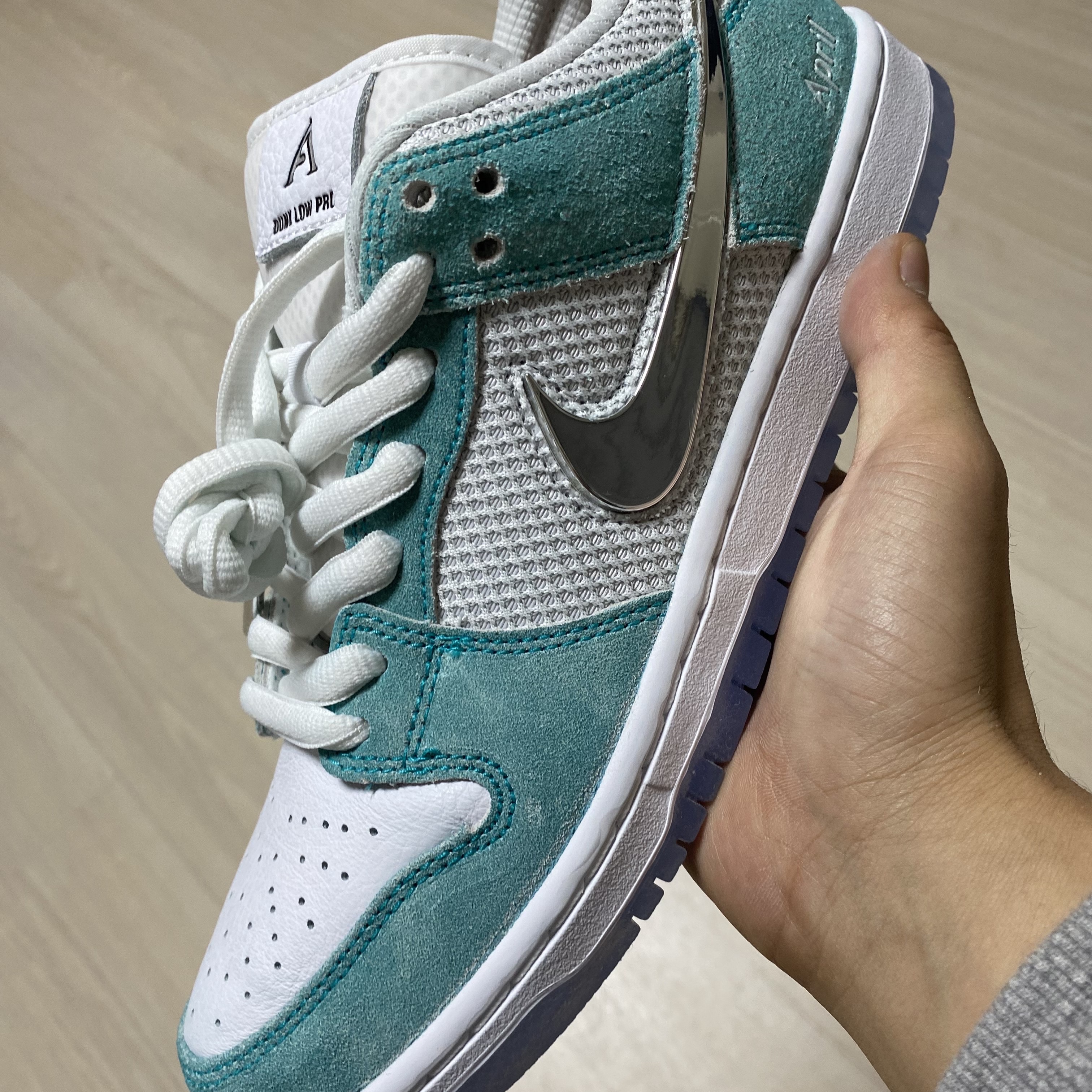 Nike x April Skateboards SB Dunk Low Pro QS Racer Blue Metallic Silver 착용 스타일