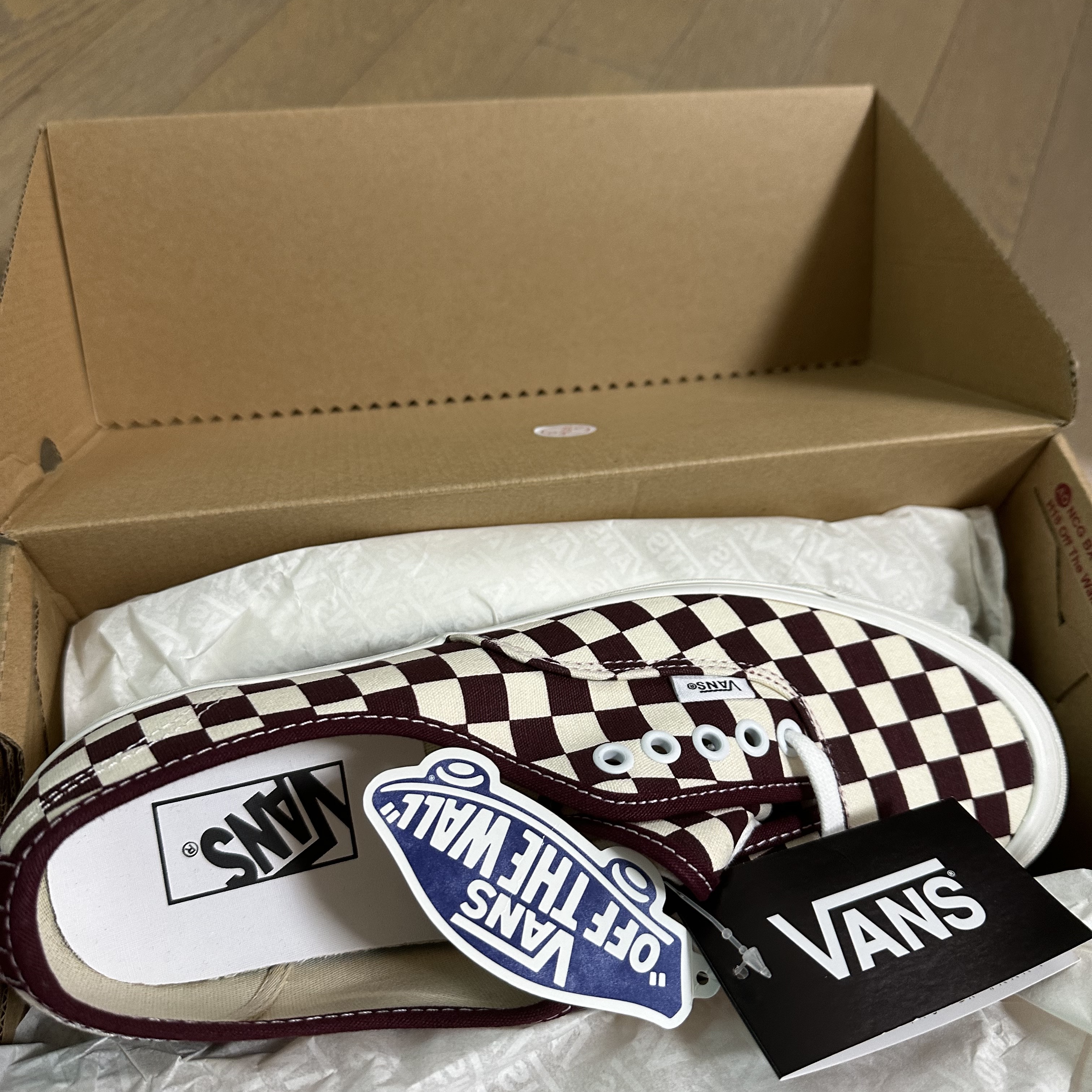 Vans Classic Slip-On Checkerboard Grape Wine True White 착용 스타일