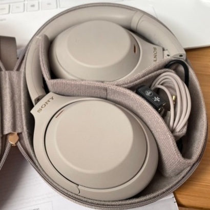 Sony WH-1000XM4 Platinum Silver (Korean Ver.) 착용 스타일