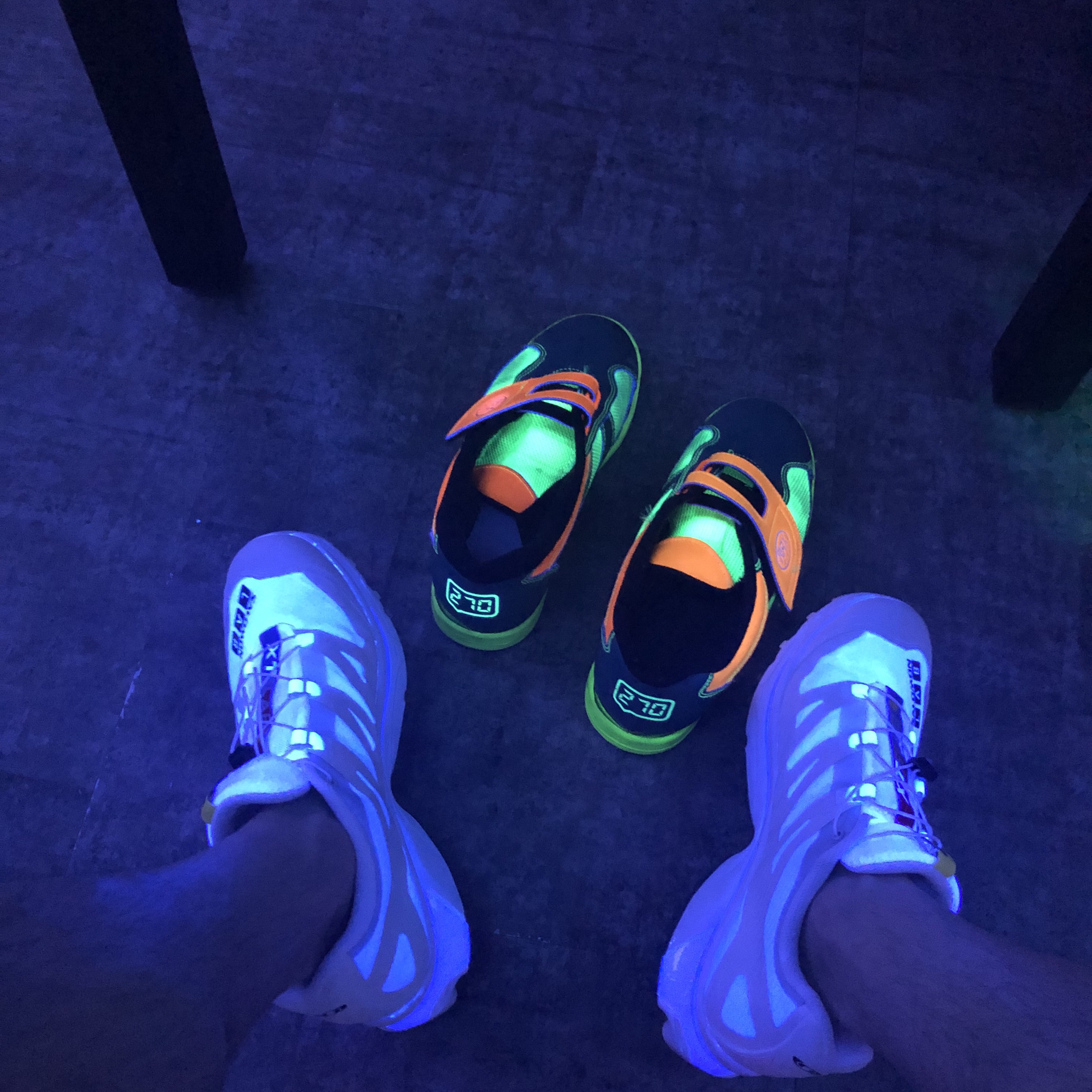 Salomon XT-4 White Lunar Rock 착용 스타일