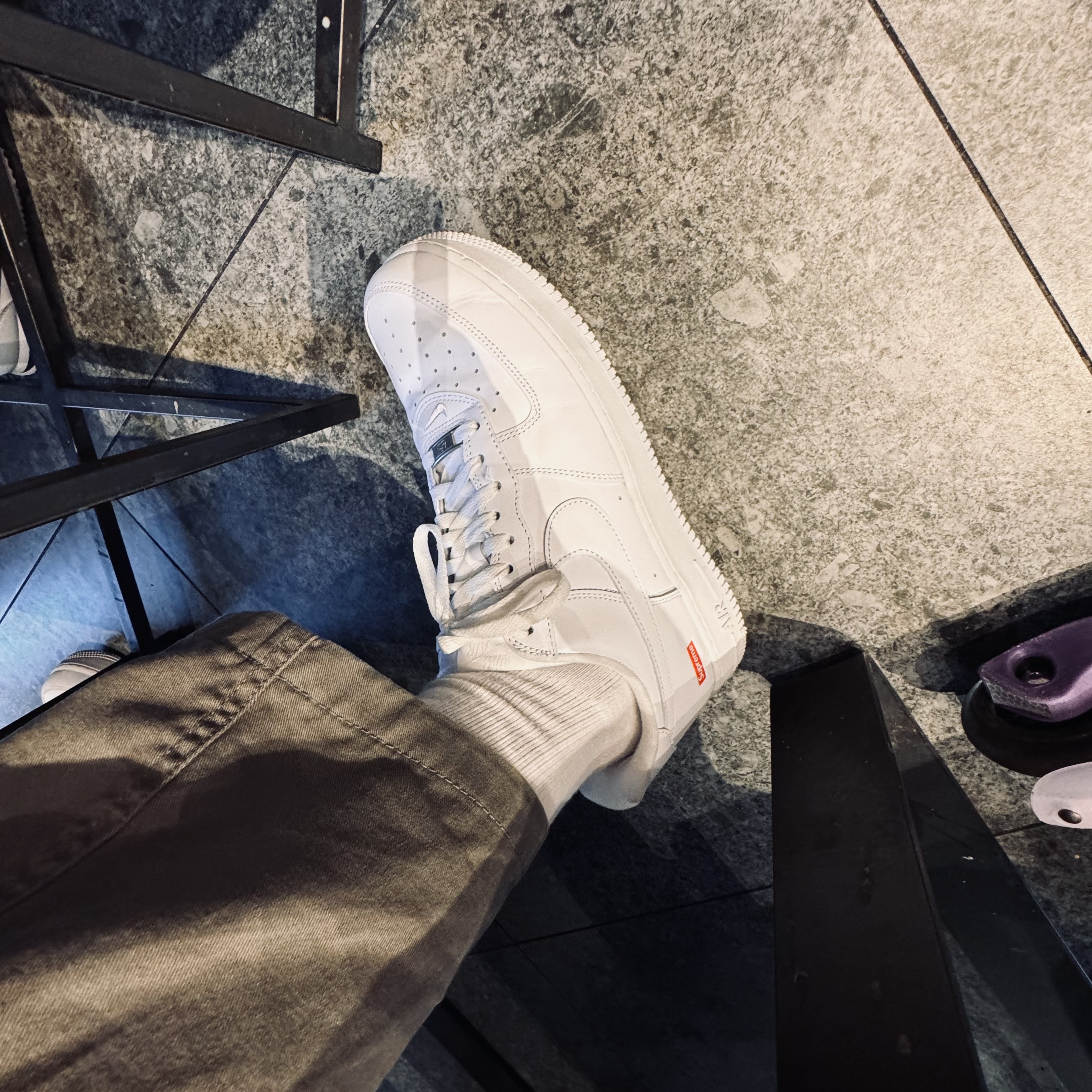 Nike x Supreme Air Force 1 Low White 착용 스타일