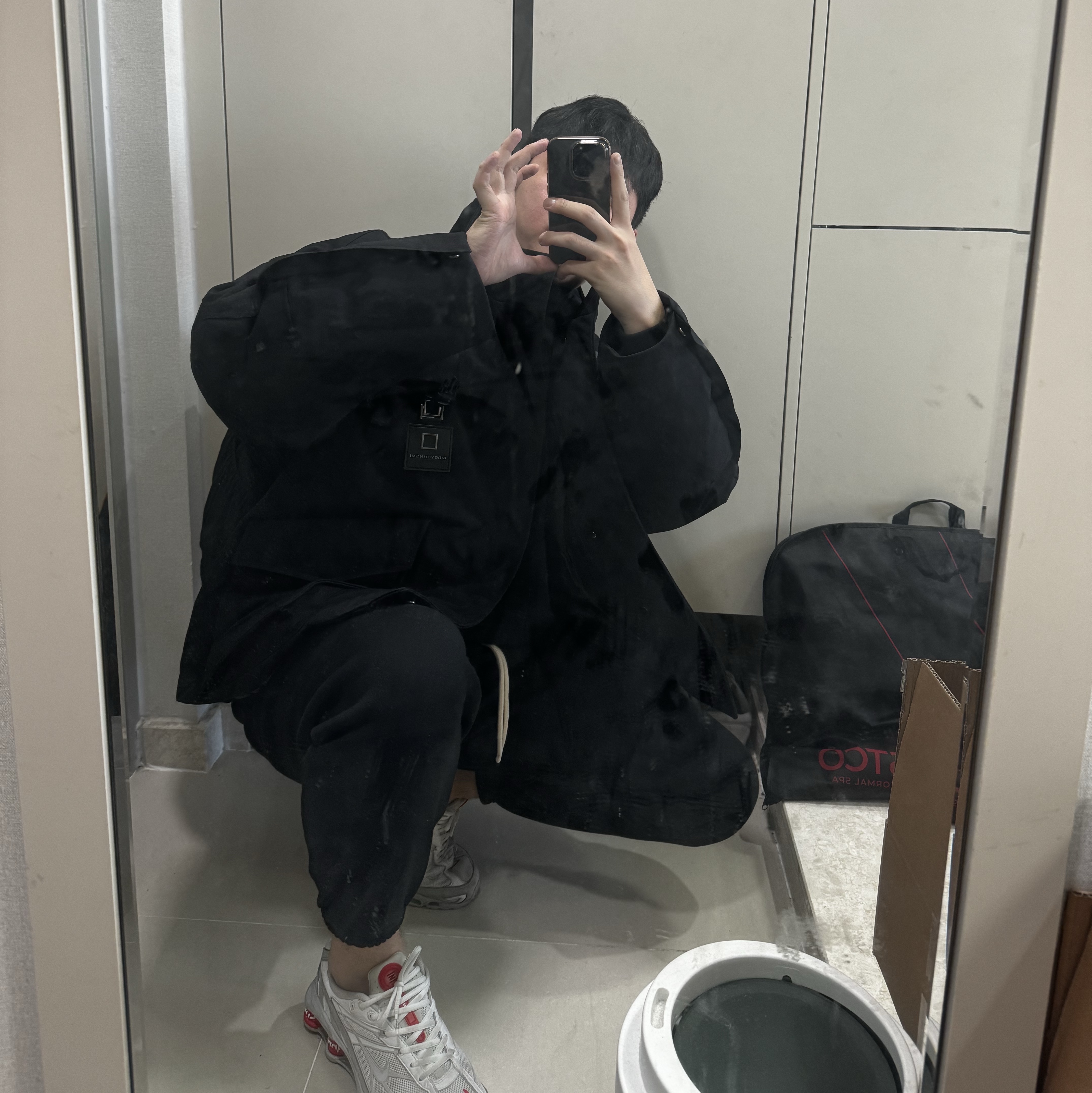 Essentials Sweatpants Jet Black - 23FW, Essentials The Black Collection Crewneck Black - 23SS 착용 스타일