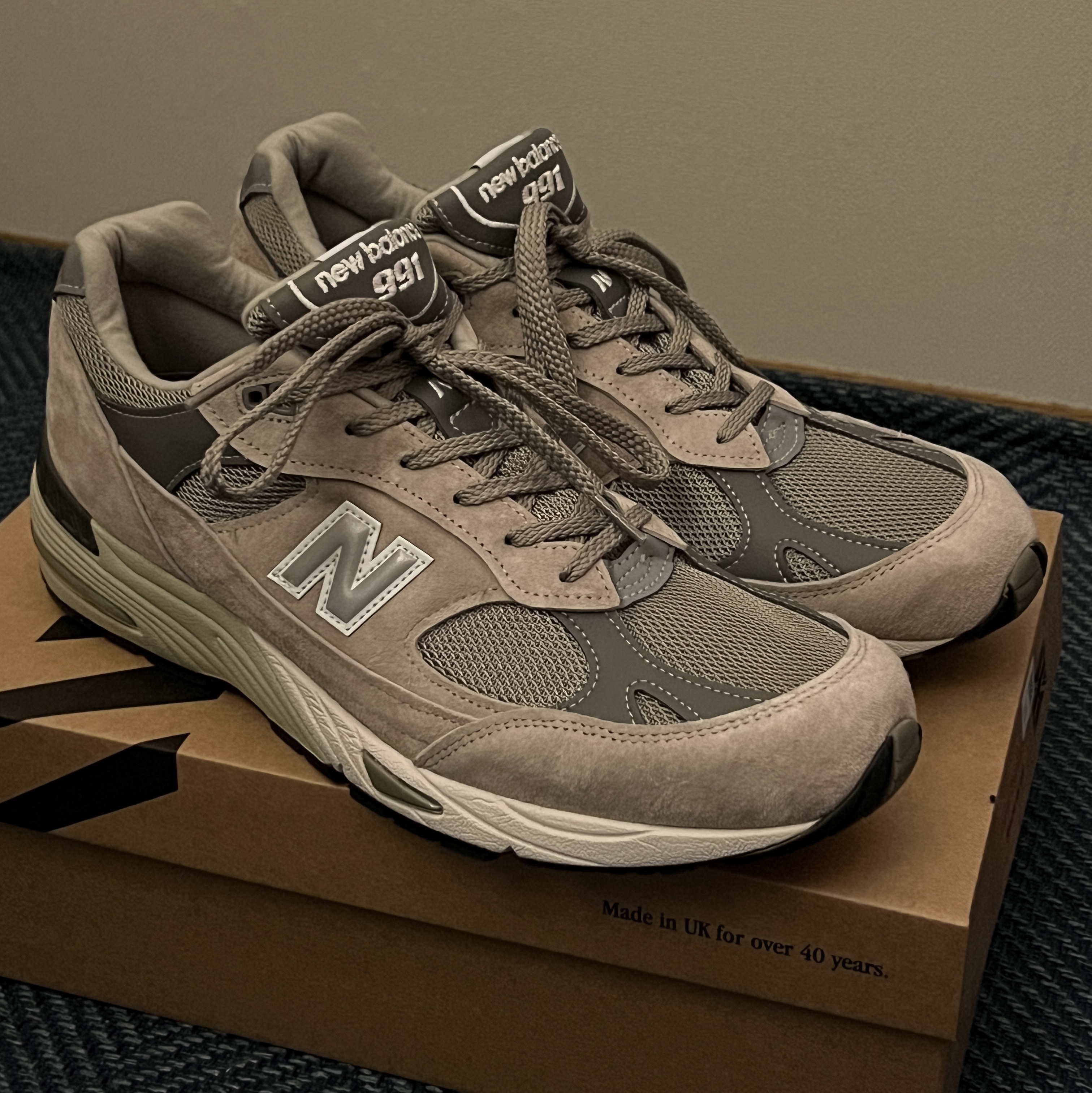 New Balance 991 Made in UK Grey 착용 스타일 - 2