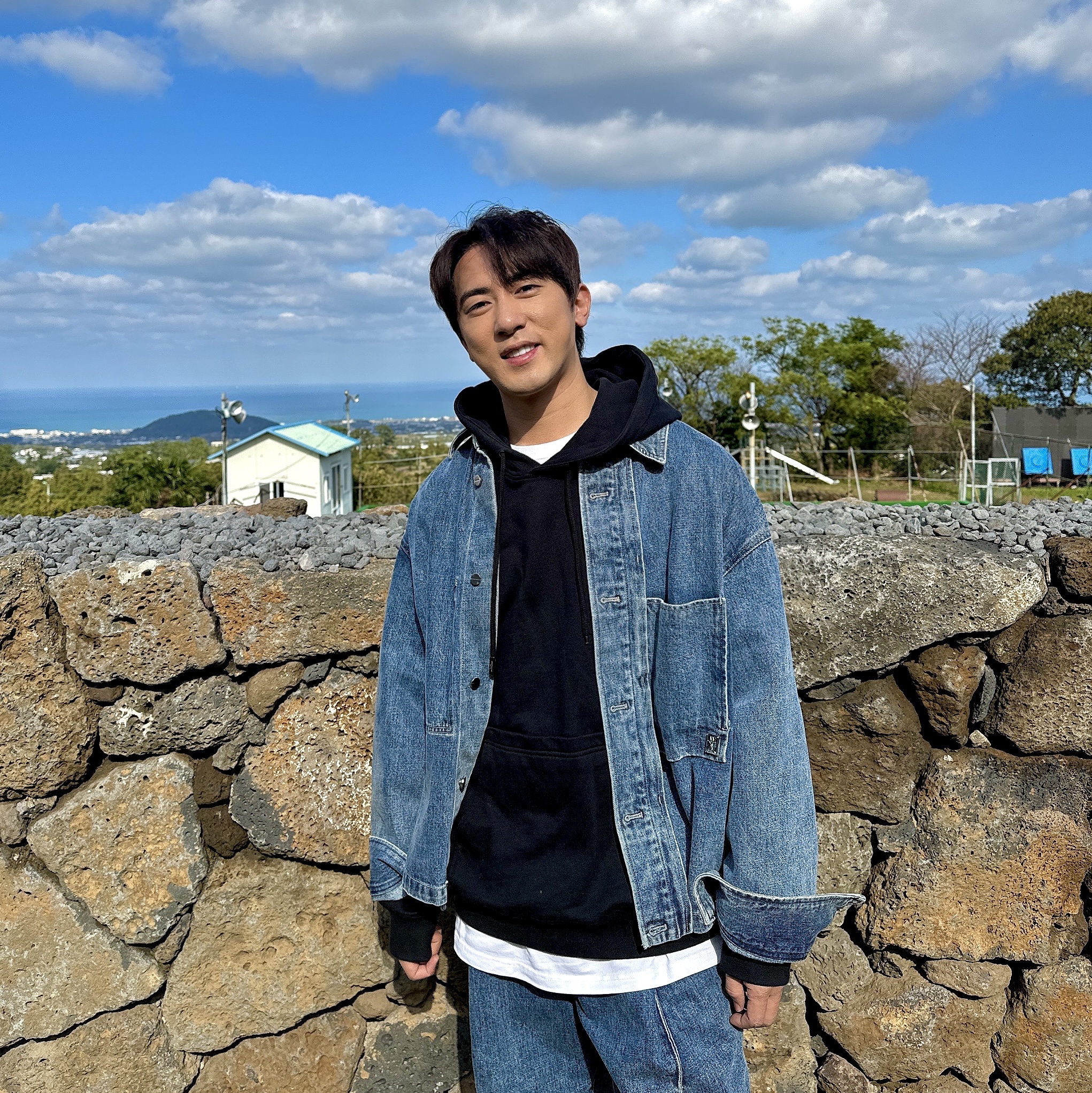 Wooyoungmi Back Logo Hoodie Black - 23FW 착용 스타일