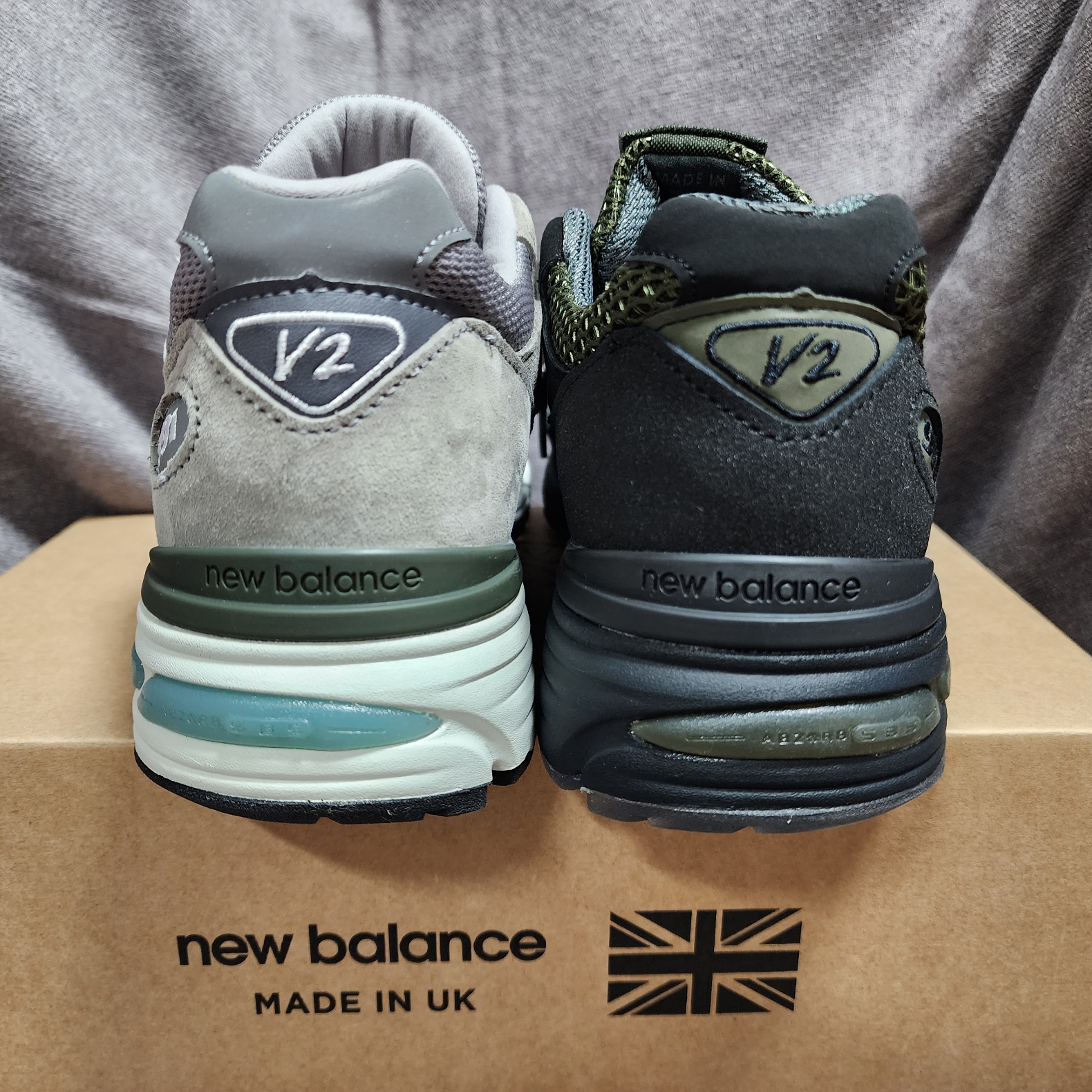 New Balance x Stone Island 991v2 Made in UK Black Olive Night, New Balance 991v2 Made in UK Rock Ridge Alloy Silver 착용 스타일 - 3