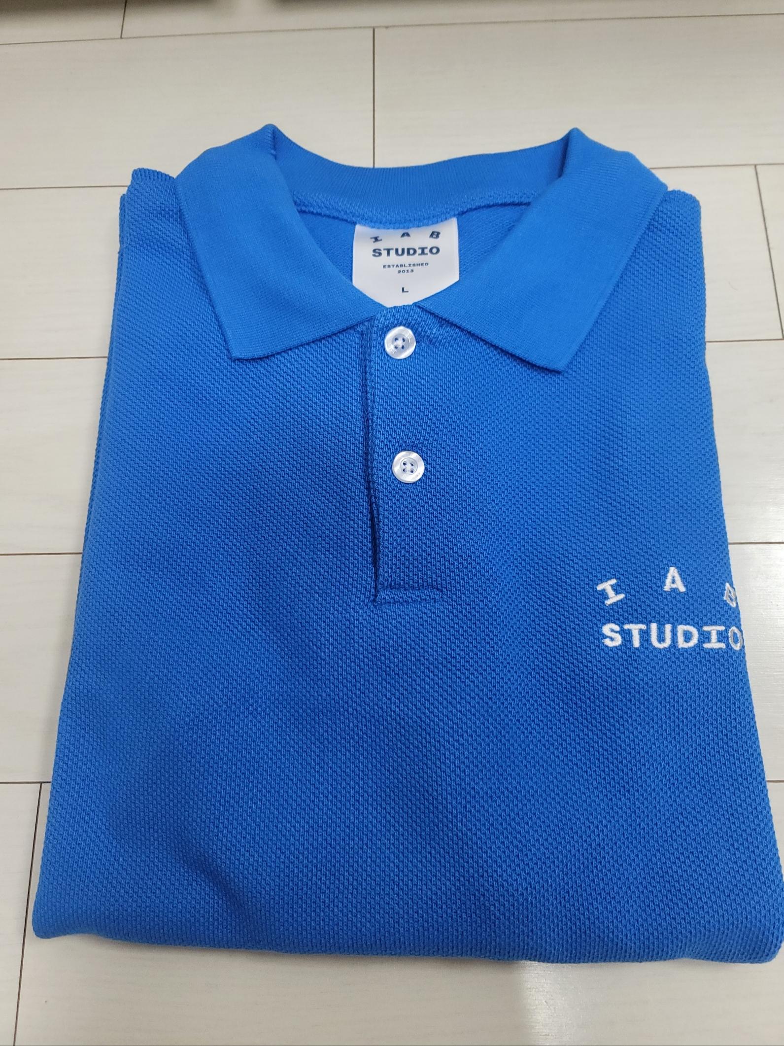 IAB Studio Cropped Pique Shirt Blue - 23FW 착용 스타일