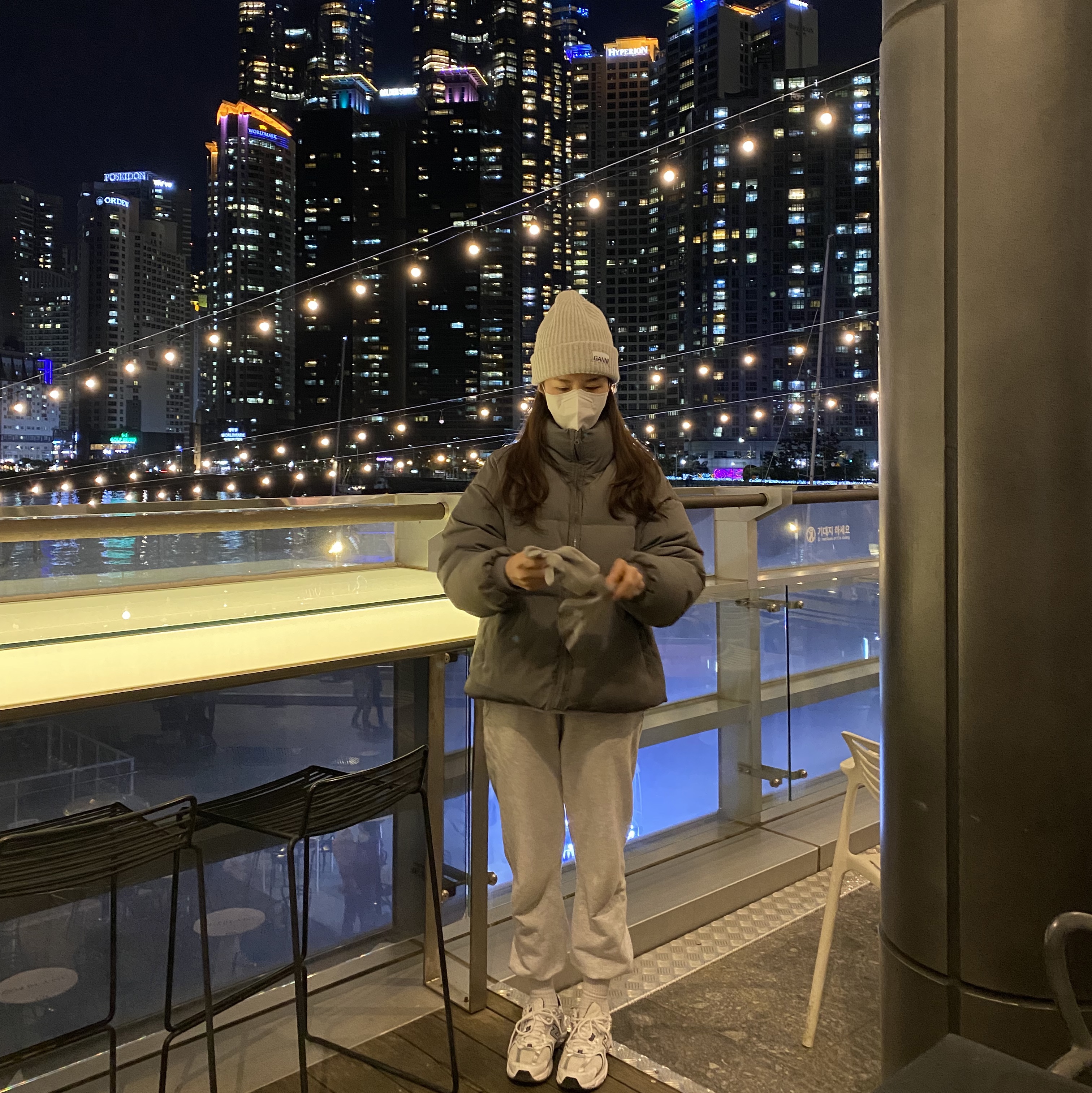 Ganni Wool Beanie Paloma Melange, New Balance 530 White 착용 스타일 - 1
