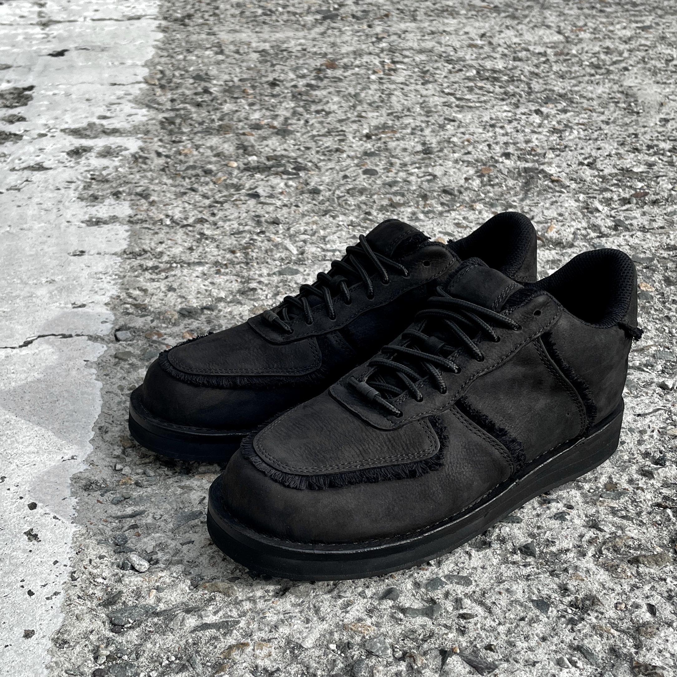Nike Air Force 1 '07 Low Triple Black 착용 스타일 - 4