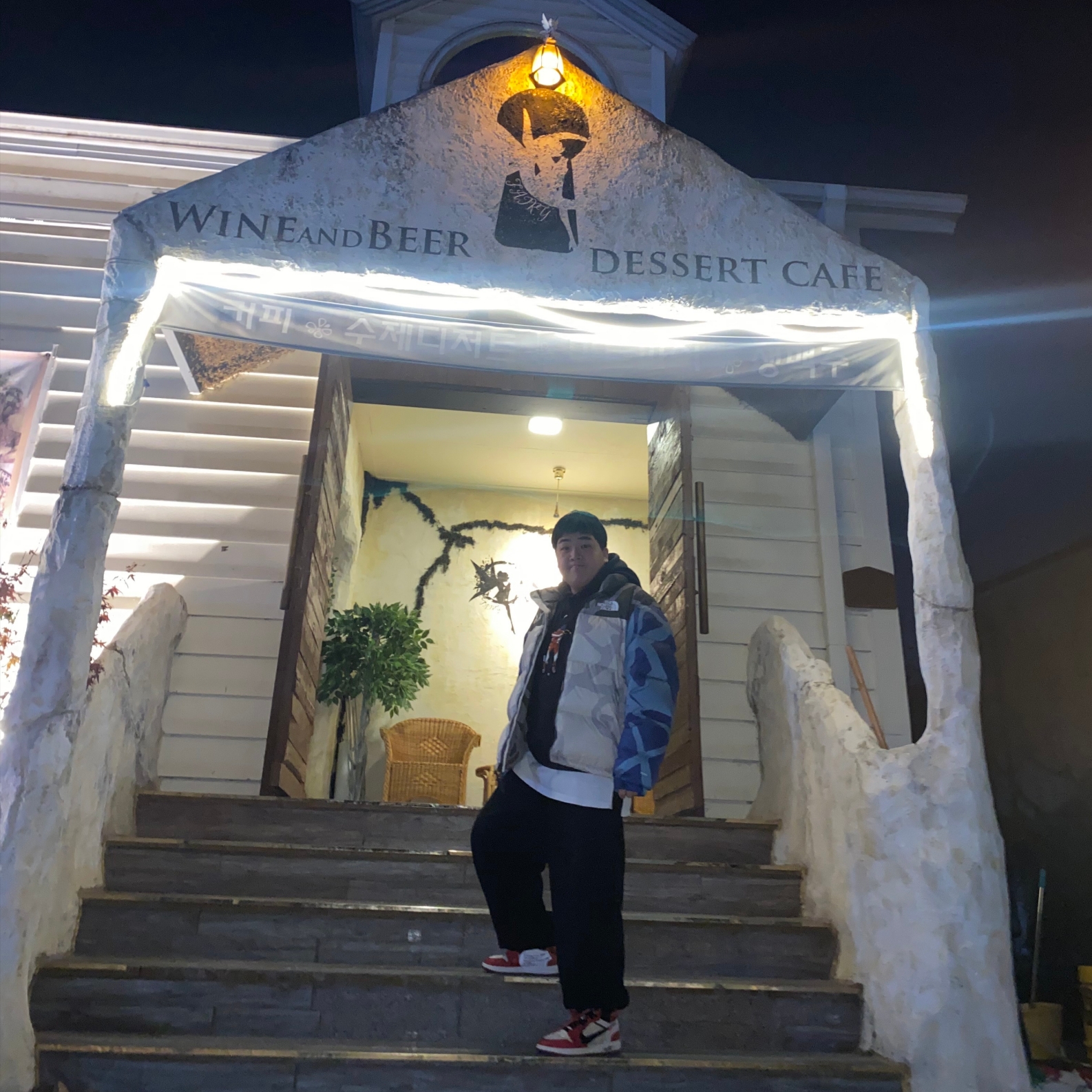 The North Face x Kaws 1996 Nuptse Jacket Moonlight Ivory, Jordan x Eastside Golf Fleece Hoodie Black - Asia 착용 스타일