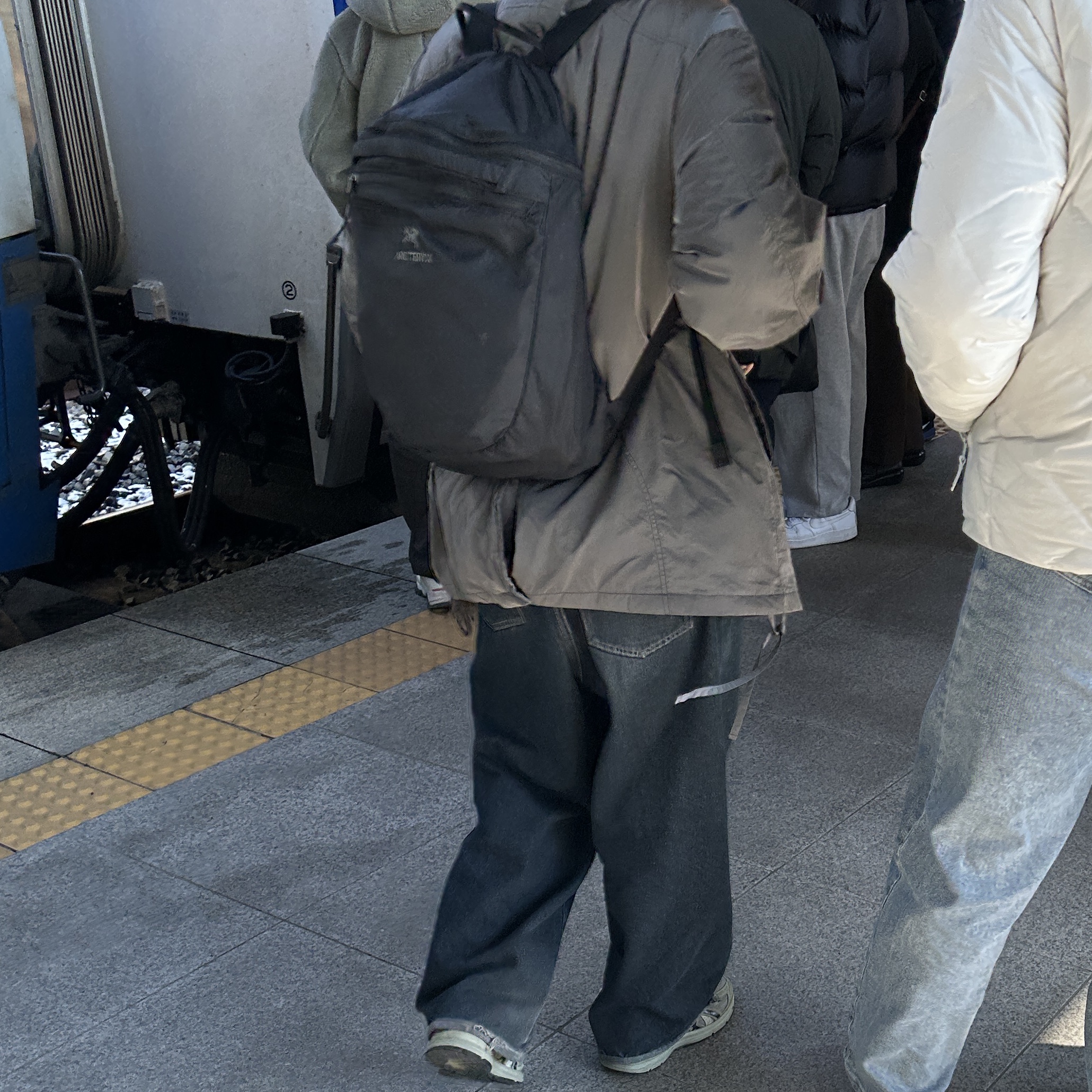 Asics Jog 100 S Sheet Rock - 2E Wide, Arc'teryx Heliad 15 Backpack Black 착용 스타일 - 1