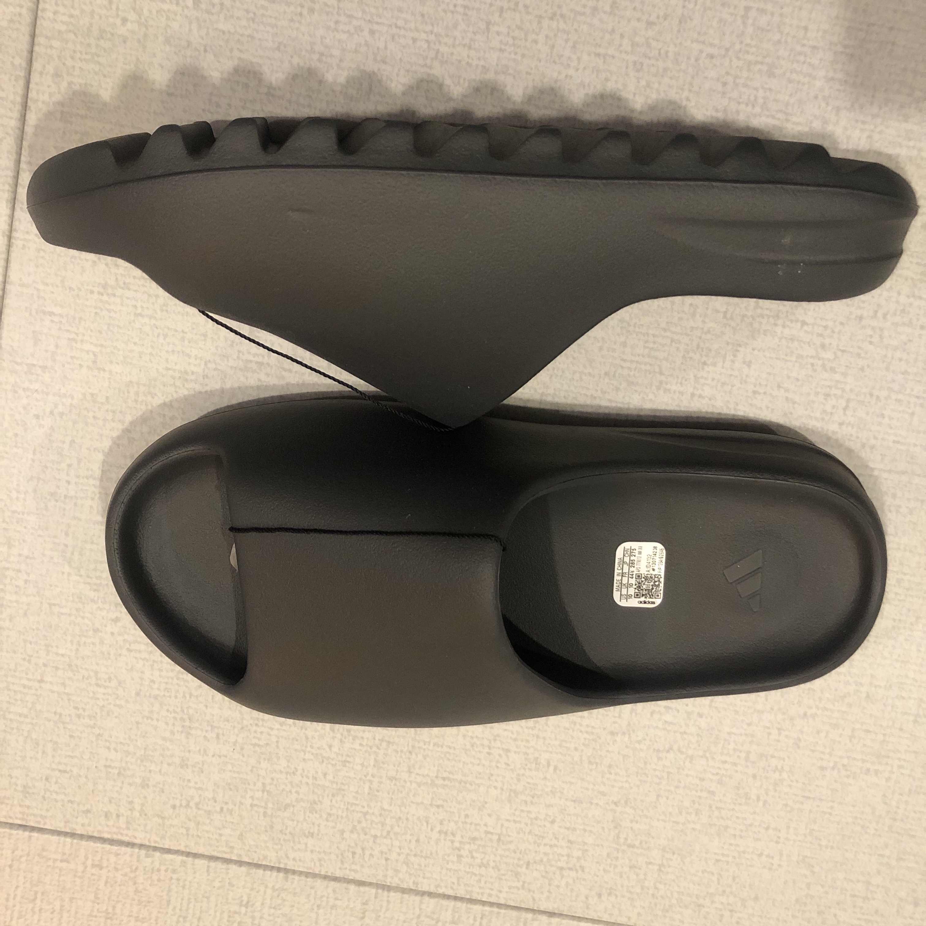 Adidas Yeezy Slide Slate Grey 착용 스타일
