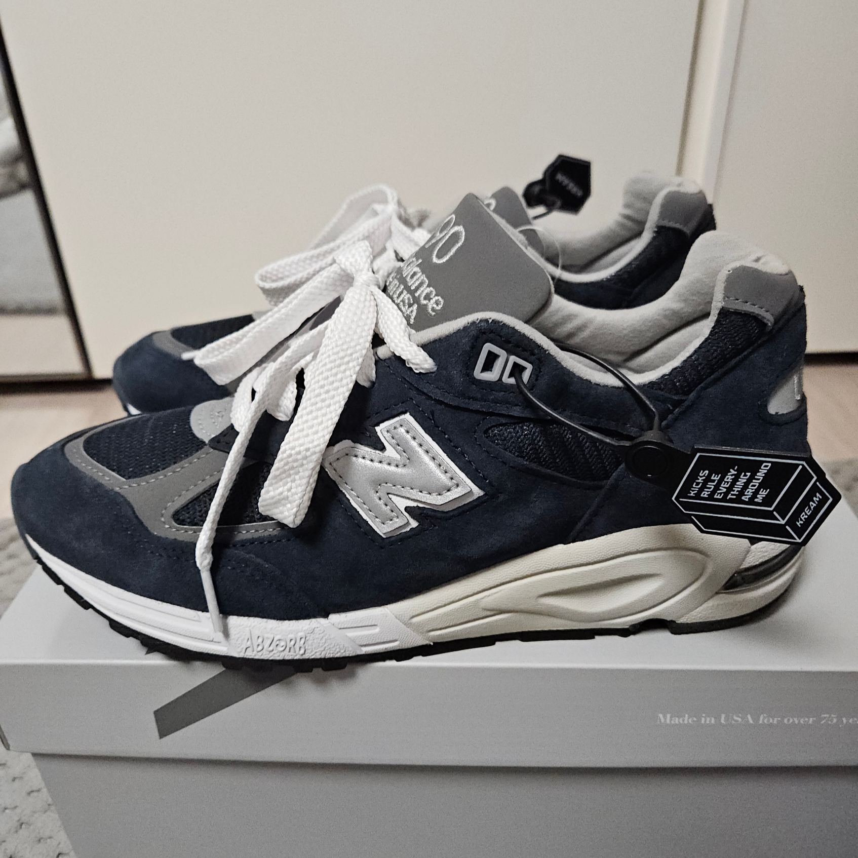 New Balance 990v2 Made in USA Navy 착용 스타일 - 2