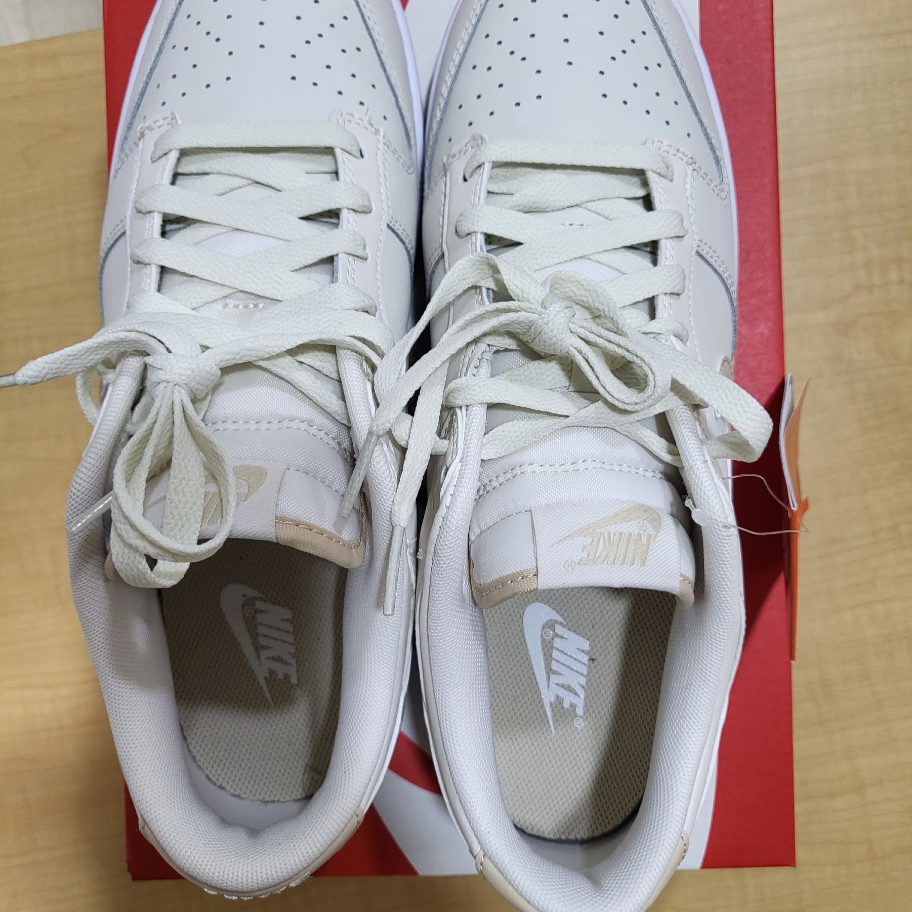 Nike Dunk Low Retro Phantom Sanddrift 착용 스타일