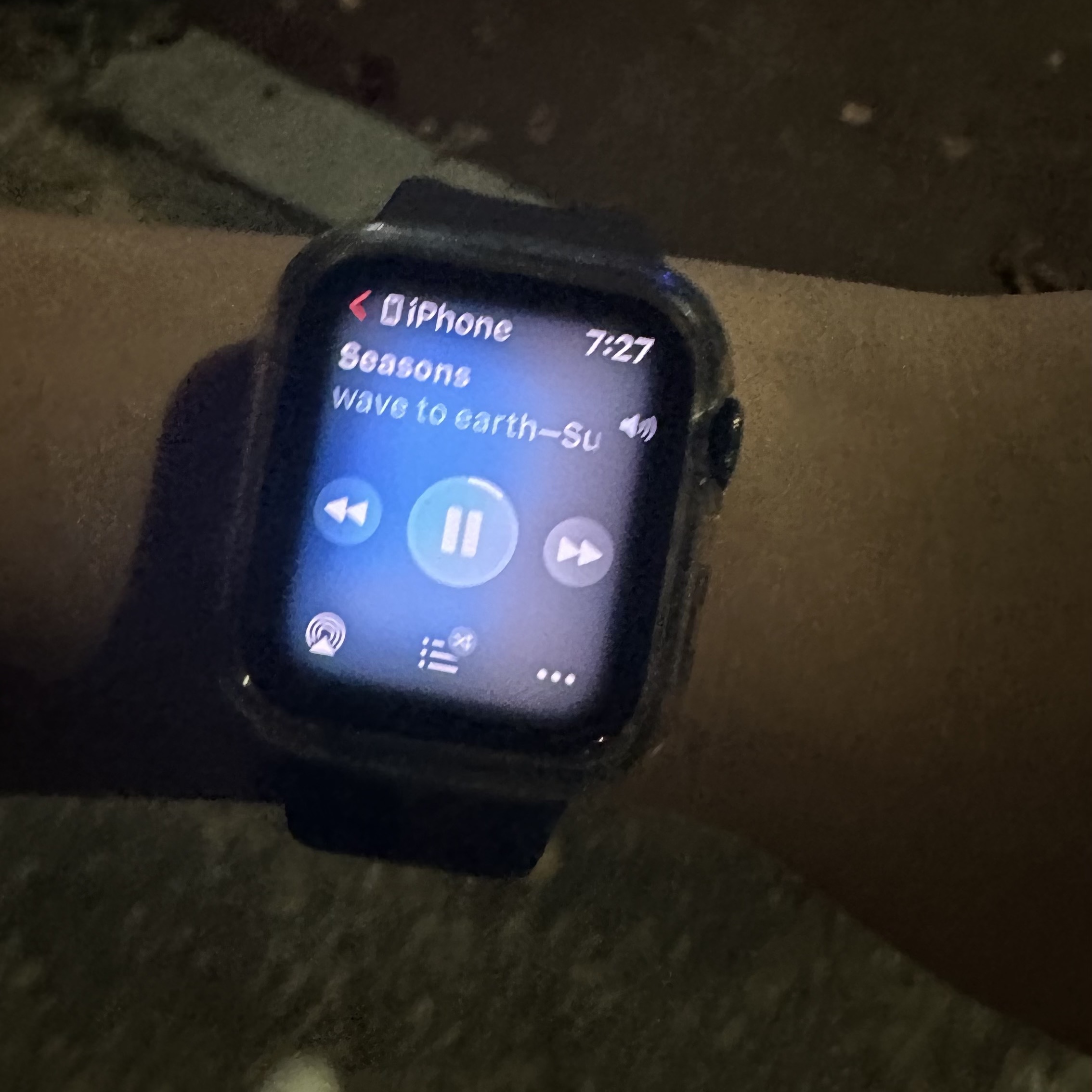 Apple Watch SE 40mm GPS Space Gray Aluminum Case with Sport Band Midnight (Korean Ver.) 착용 스타일